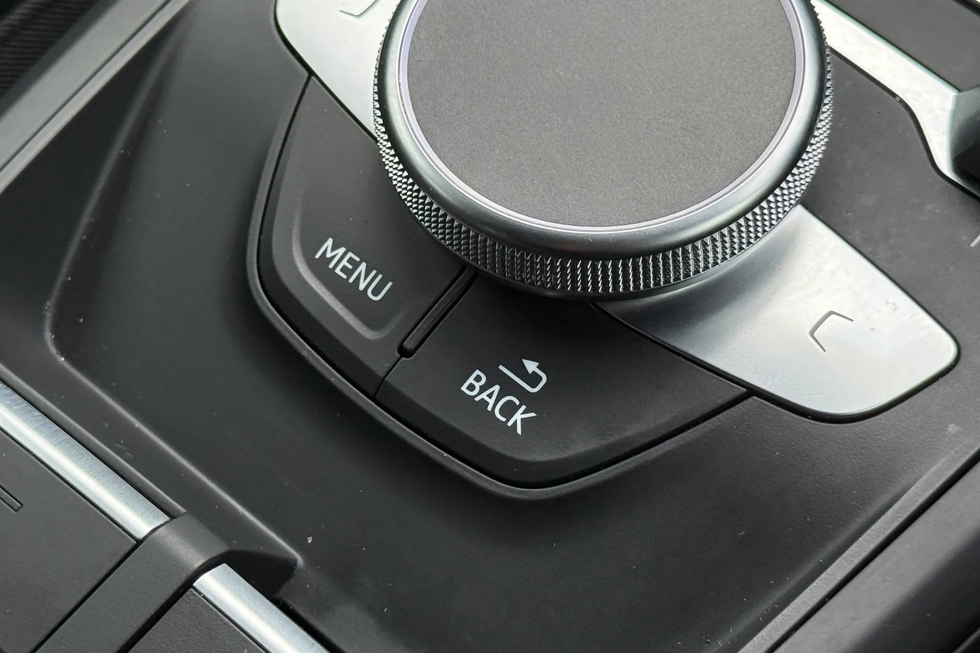 Audi Q2 thumbnail image number 20