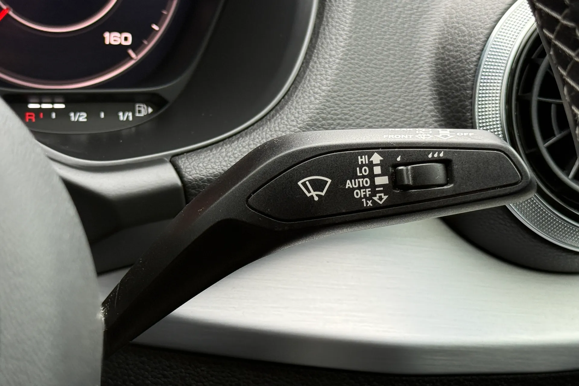 Audi Q2 thumbnail image number 12