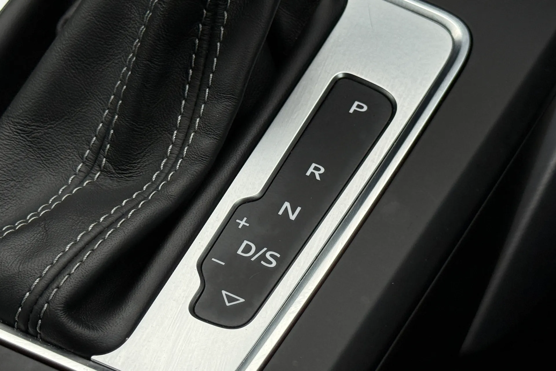 Audi Q2 thumbnail image number 18