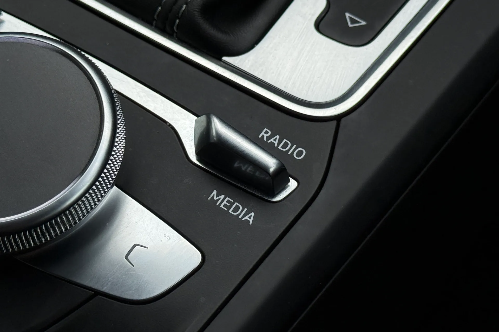 Audi Q2 thumbnail image number 21