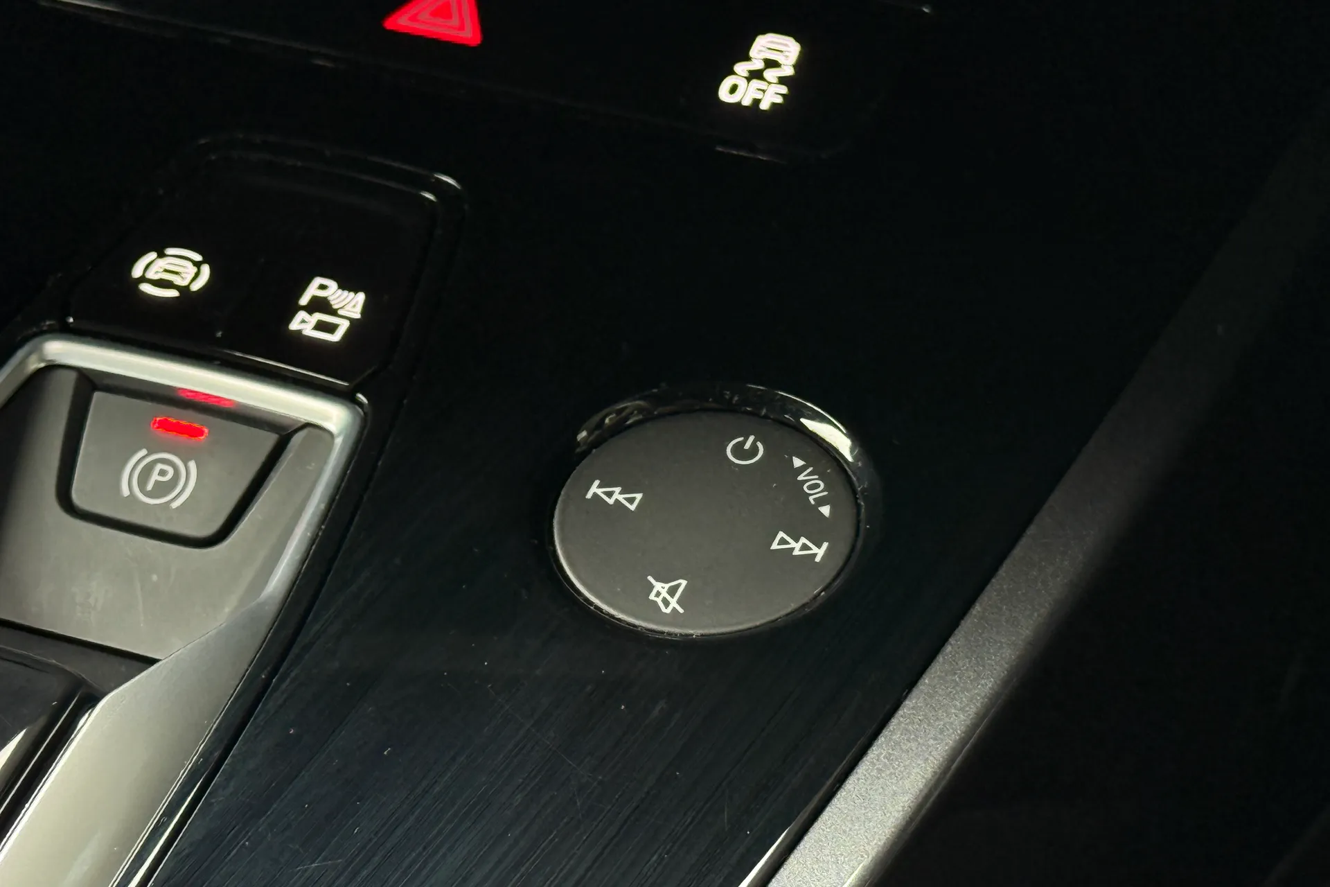 Audi Q4 thumbnail image number 30