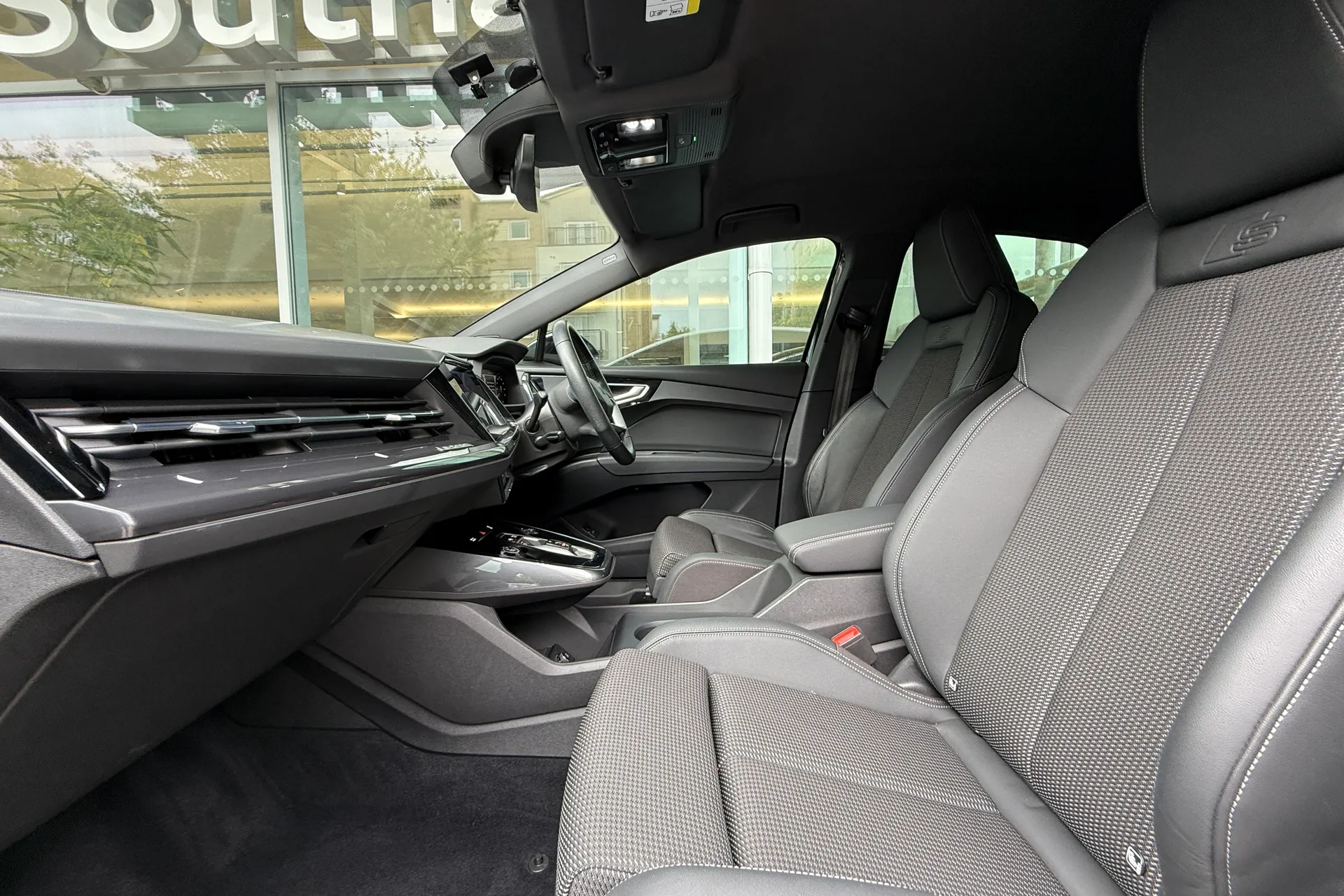 Audi Q4 thumbnail image number 95