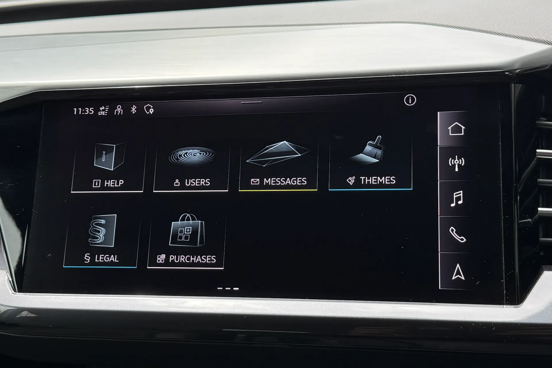 Audi Q4 thumbnail image number 23