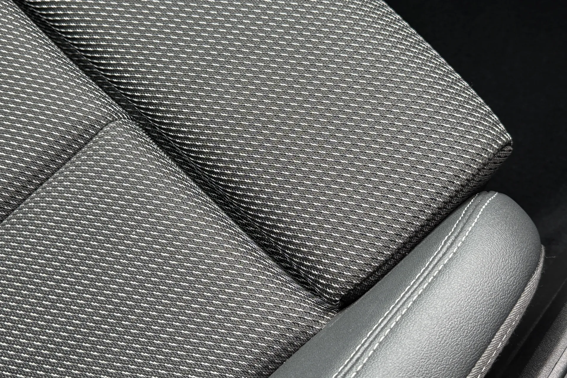 Audi Q4 thumbnail image number 36