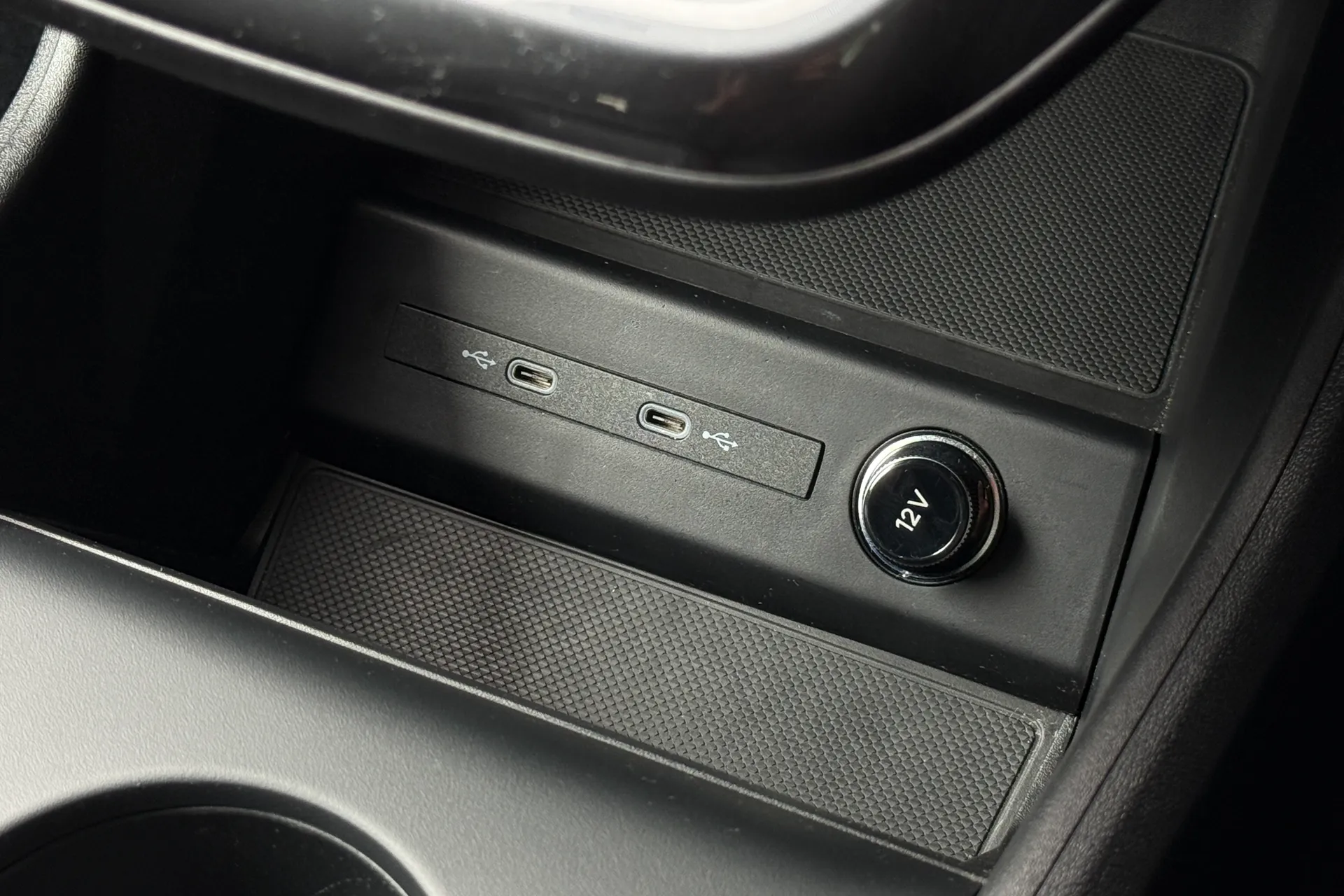 Audi Q4 thumbnail image number 32