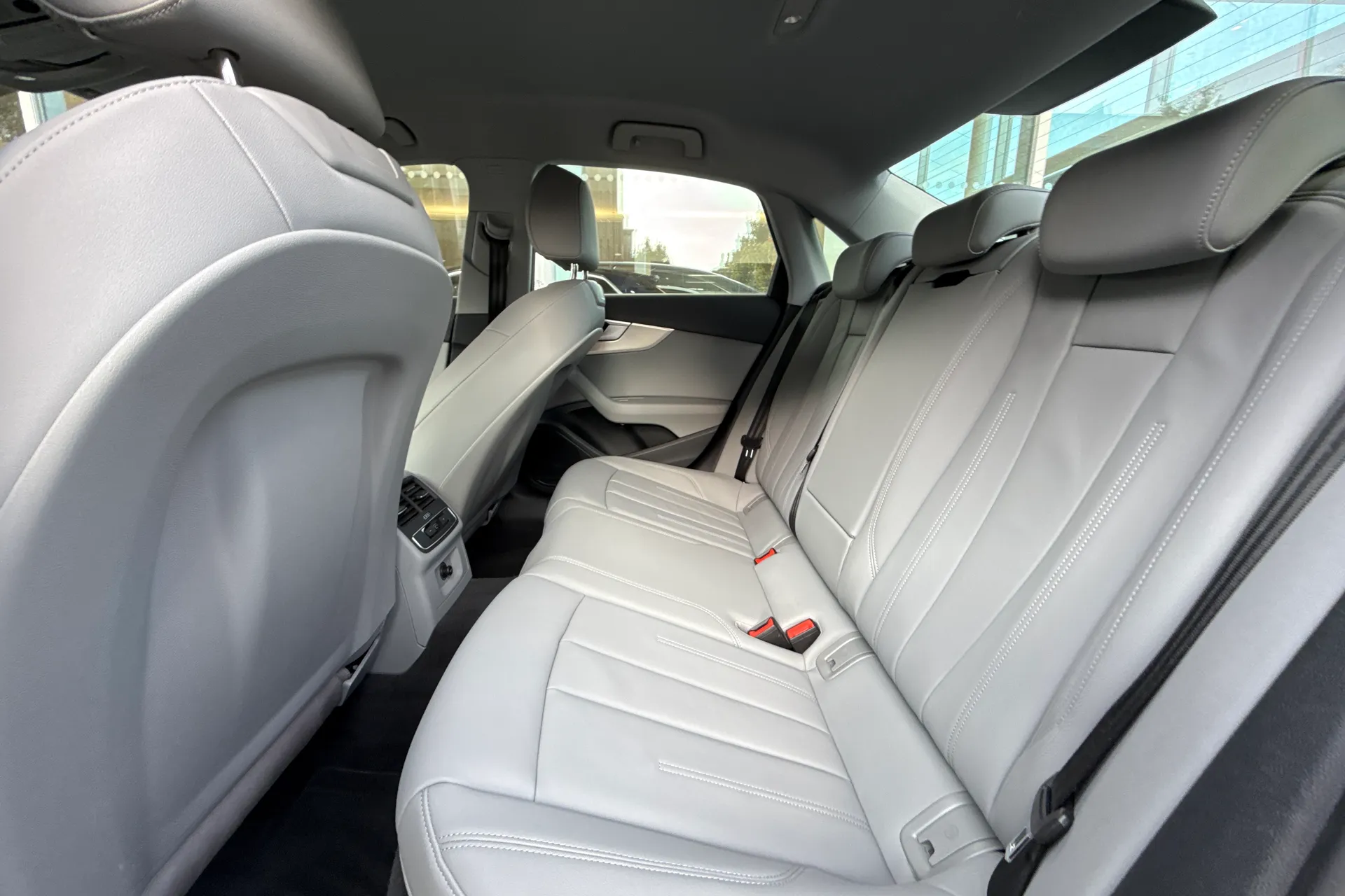 Audi A4 thumbnail image number 48