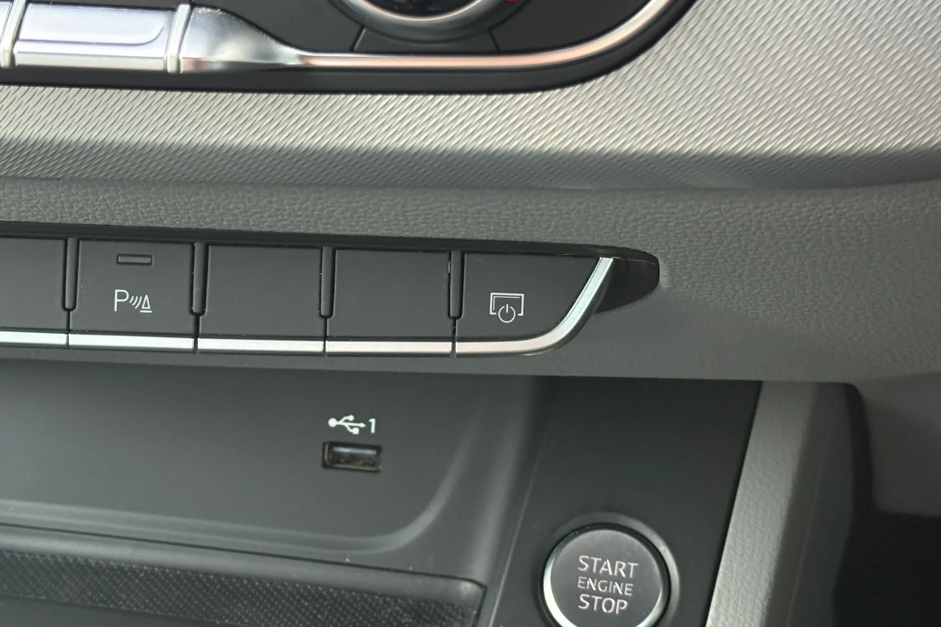 Audi A4 thumbnail image number 22