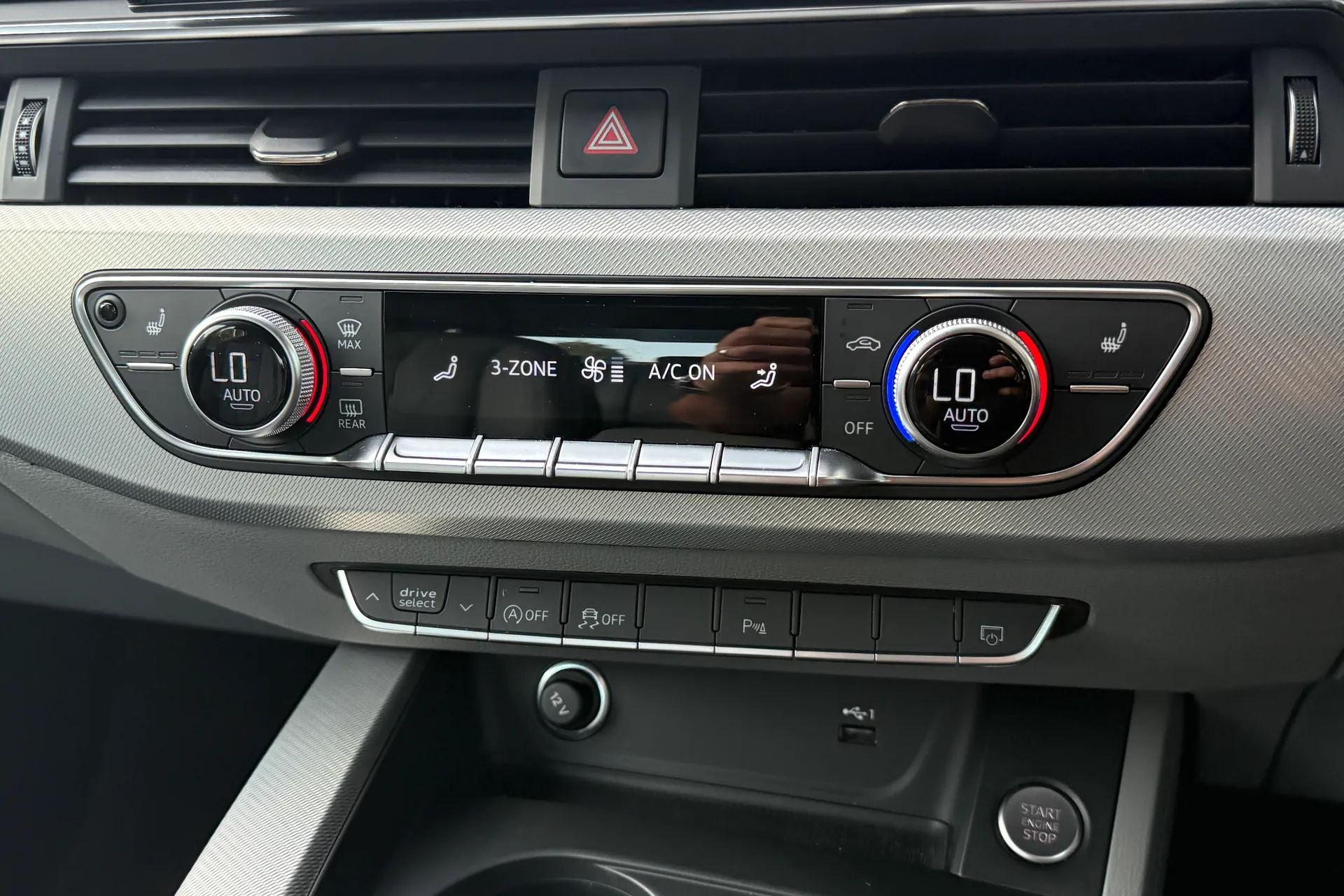 Audi A4 thumbnail image number 19