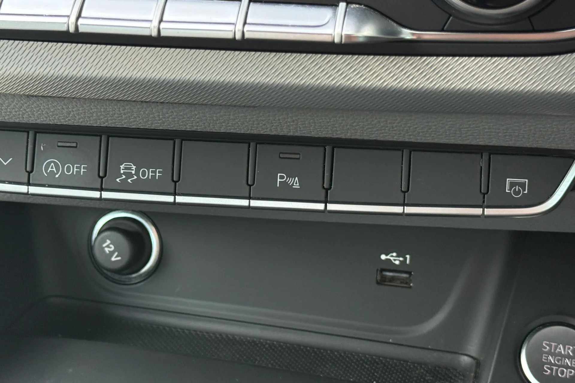 Audi A4 thumbnail image number 21