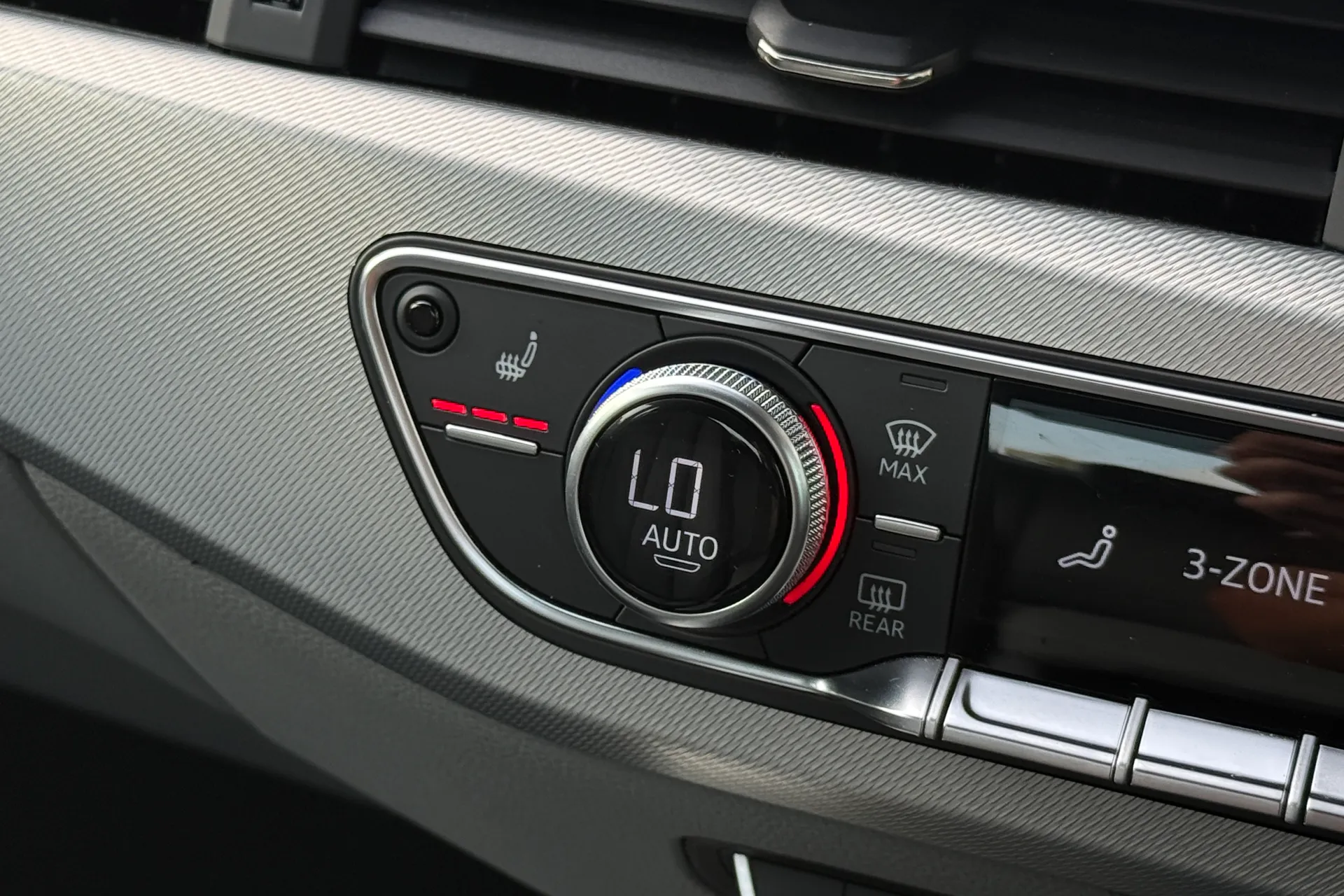 Audi A4 thumbnail image number 18