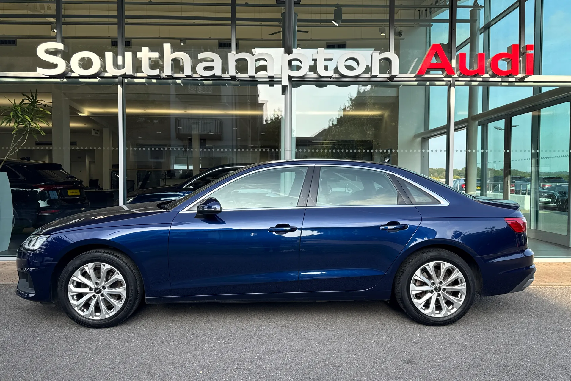 Audi A4 thumbnail image number 47