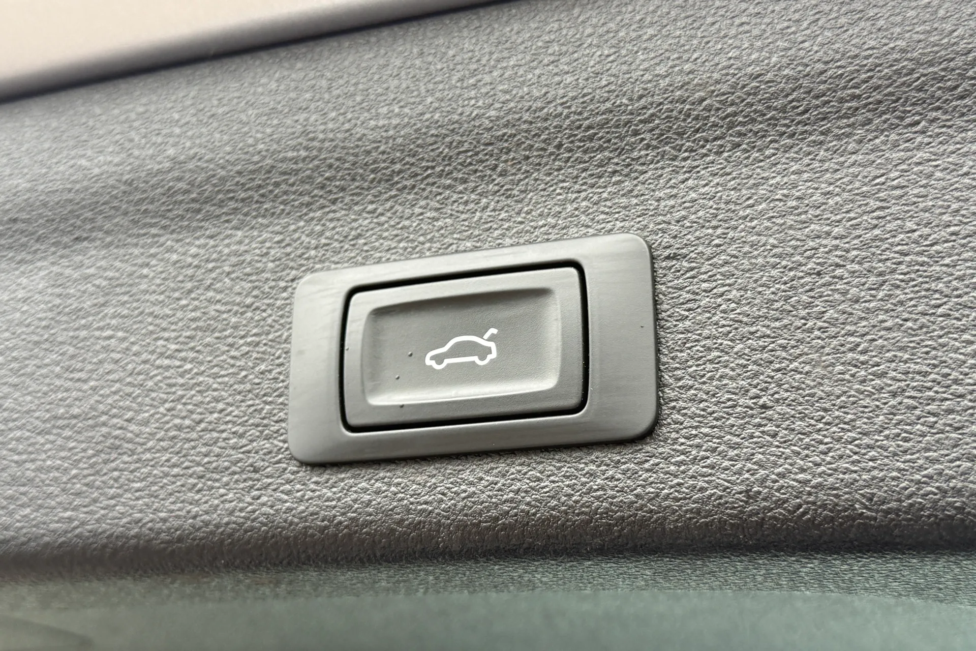 Audi A6 thumbnail image number 37