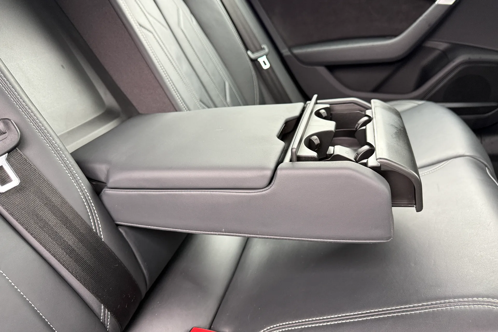 Audi A6 thumbnail image number 46
