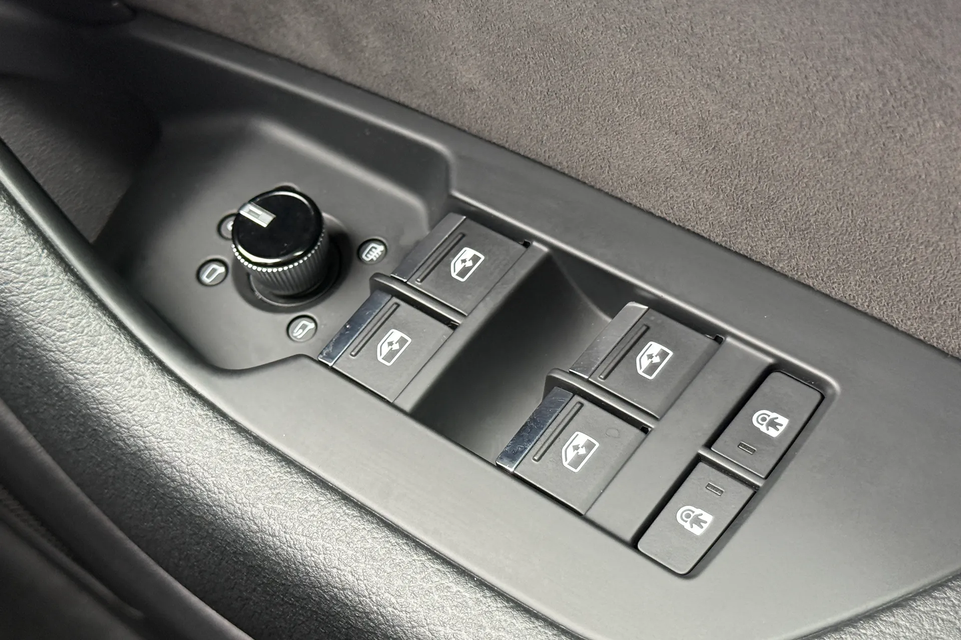 Audi A6 thumbnail image number 21