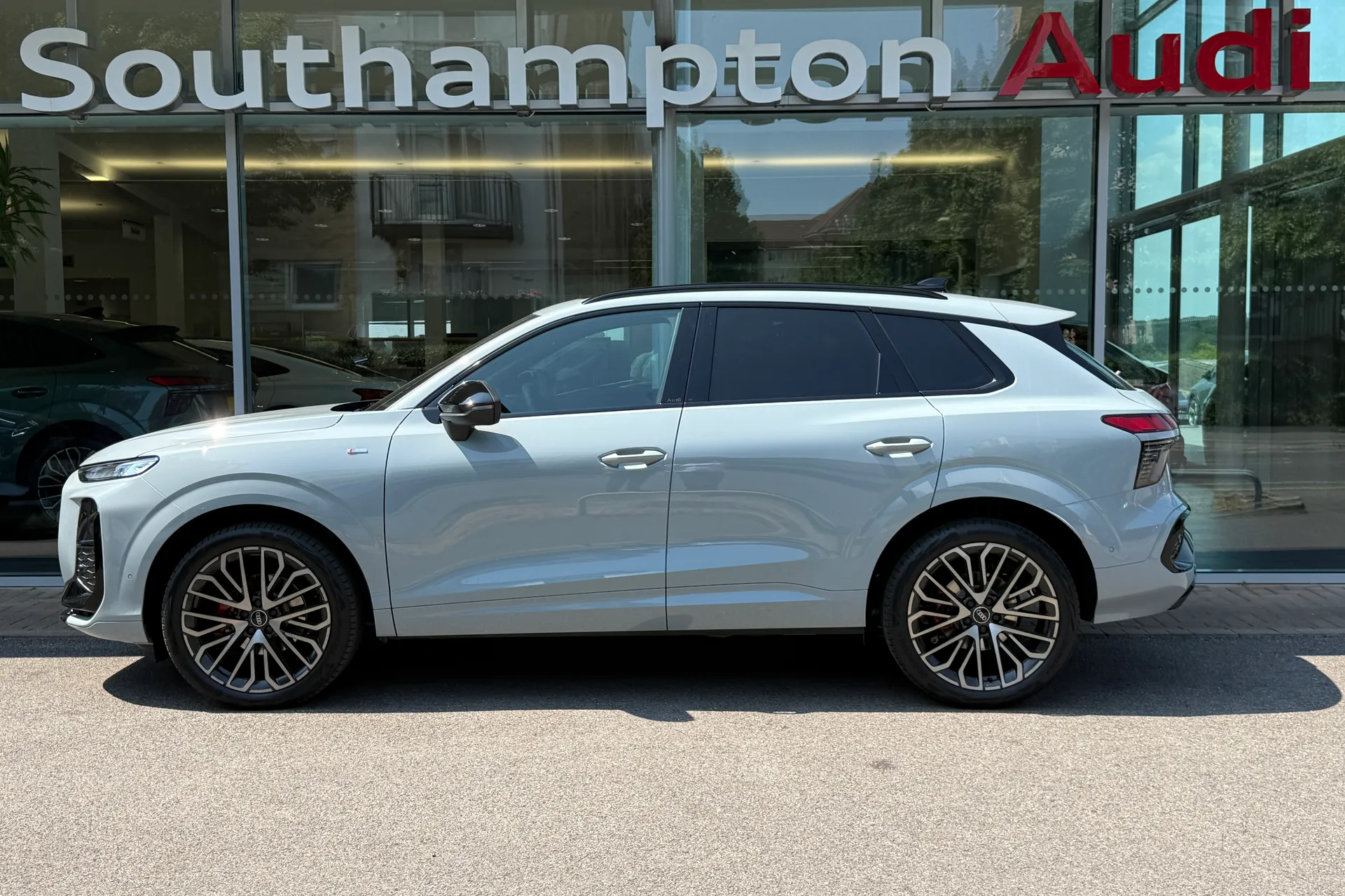Audi Q3 thumbnail image number 40