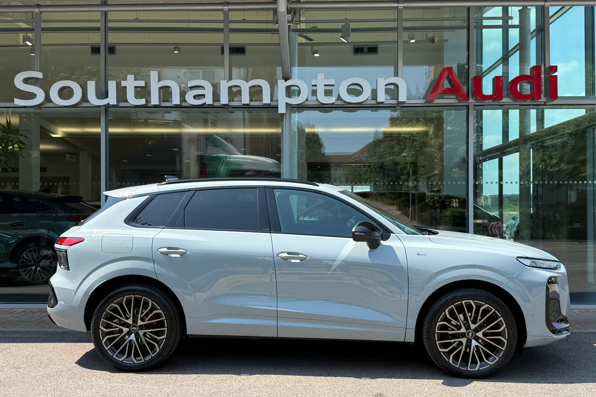 Audi Q3 thumbnail image number 4