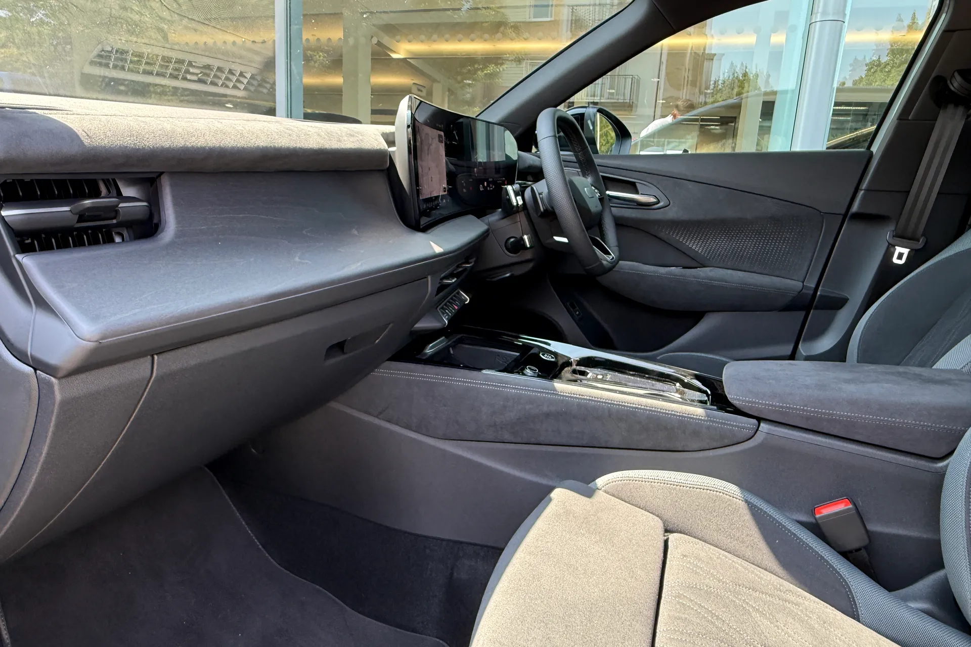 Audi Q3 thumbnail image number 2