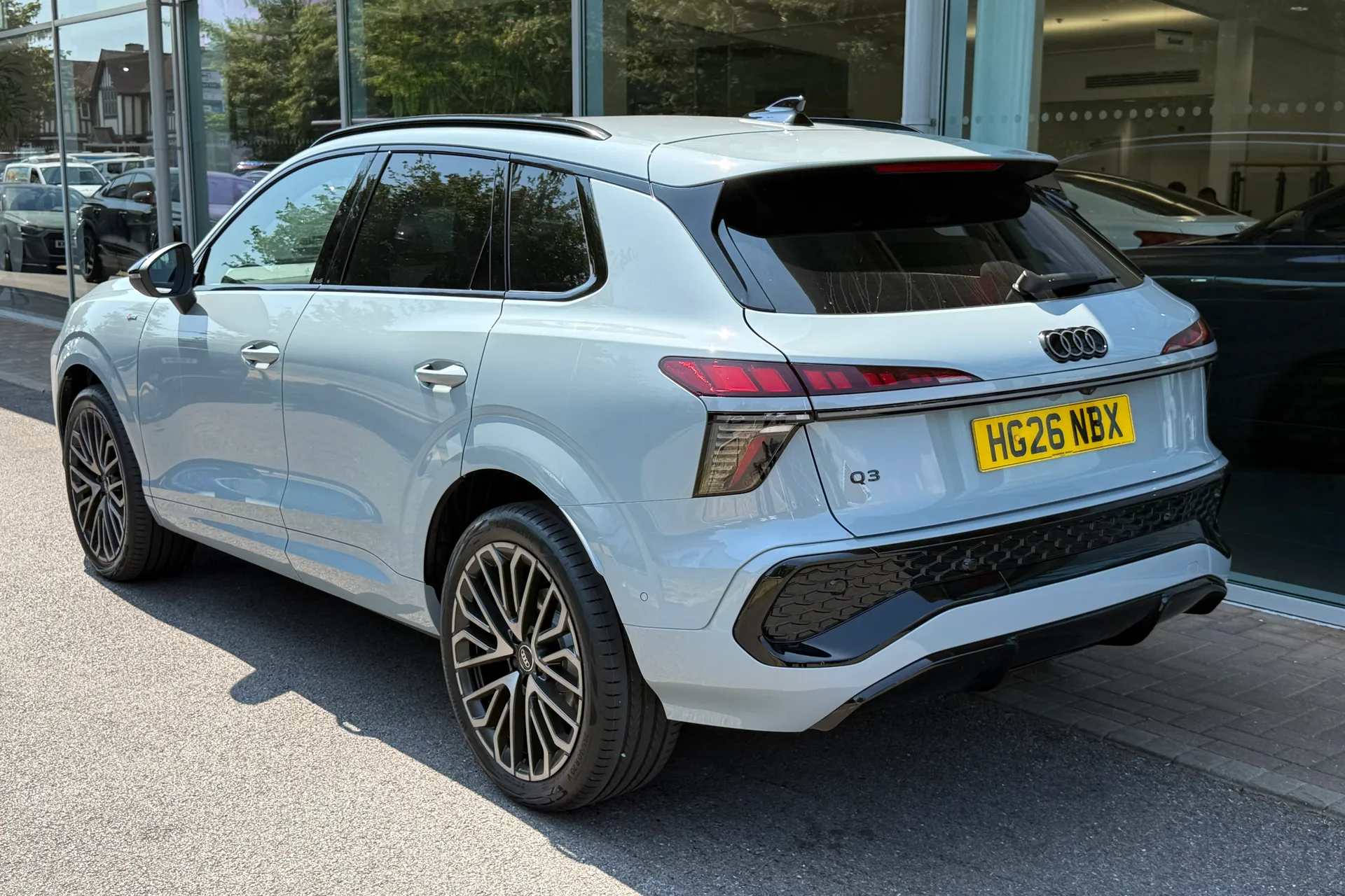 Audi Q3 thumbnail image number 3