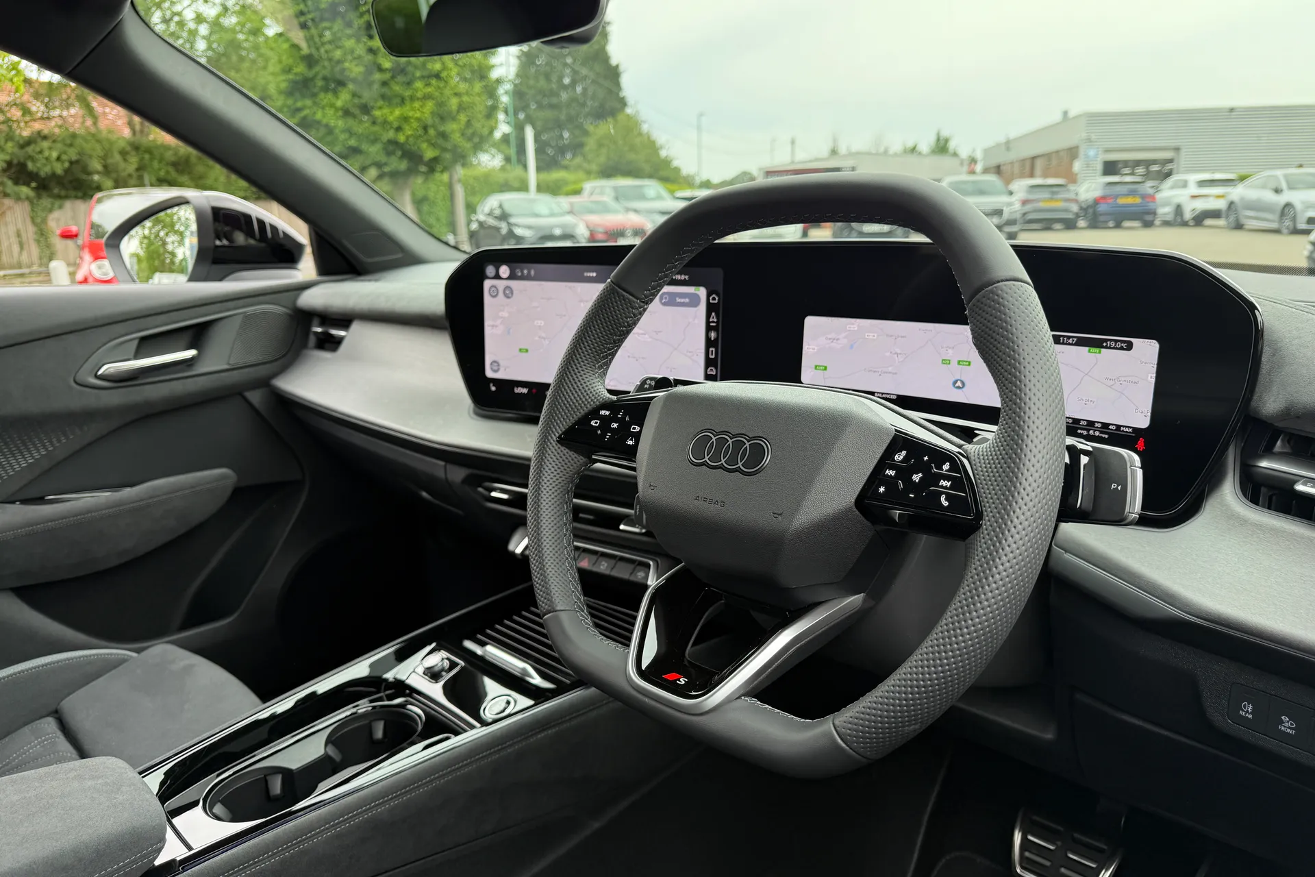 Audi Q3 thumbnail image number 32