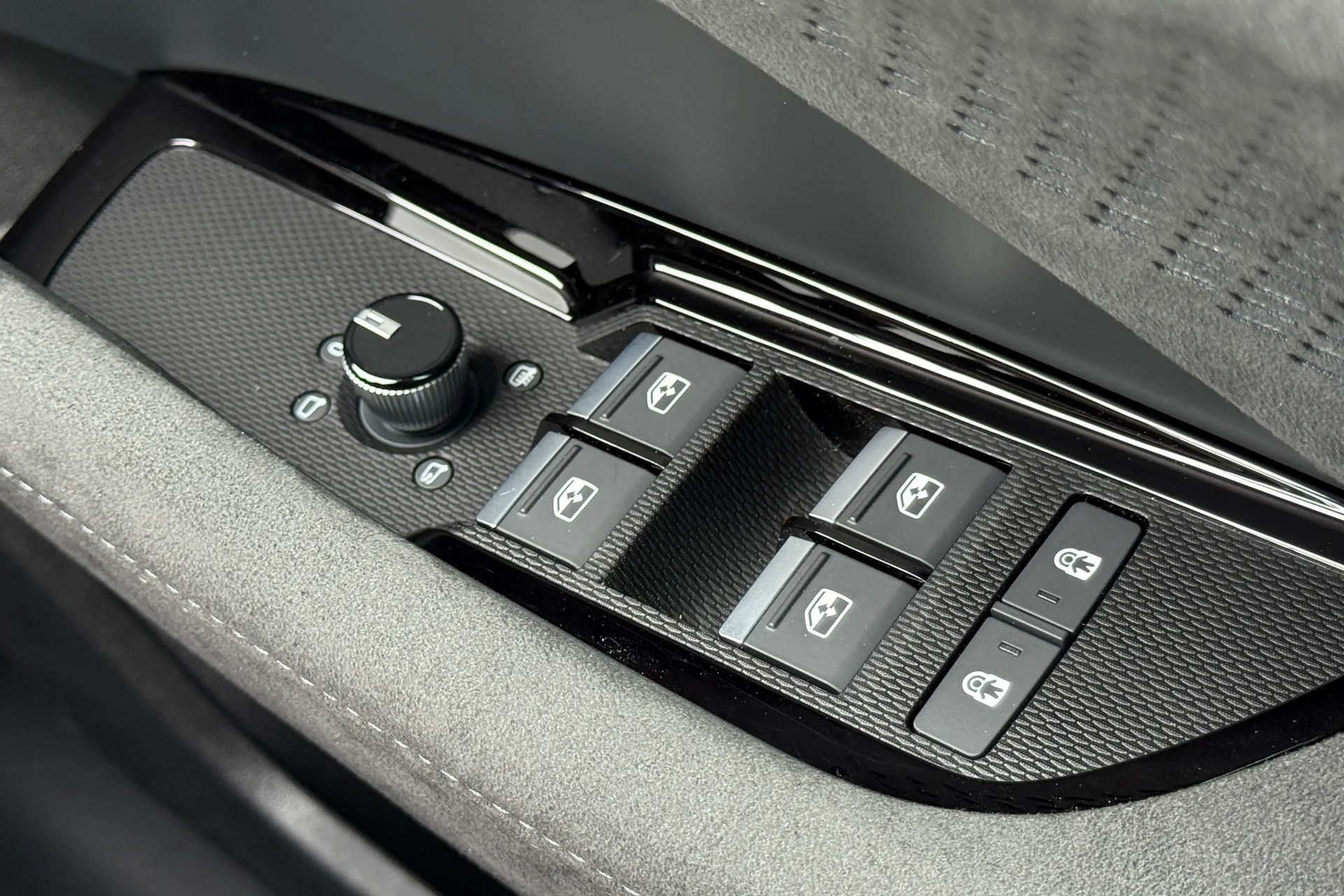 Audi Q3 thumbnail image number 21