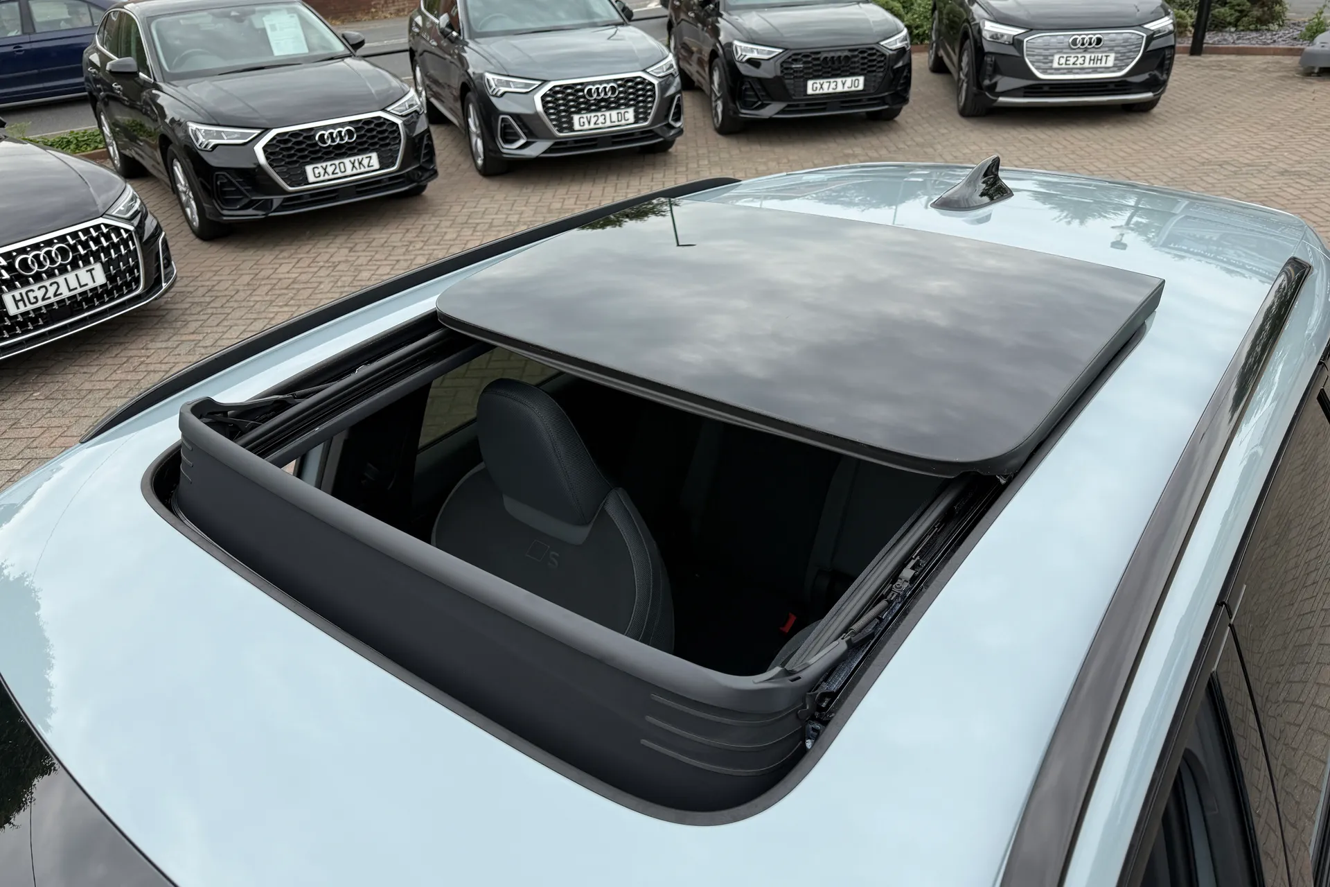 Audi Q3 thumbnail image number 8