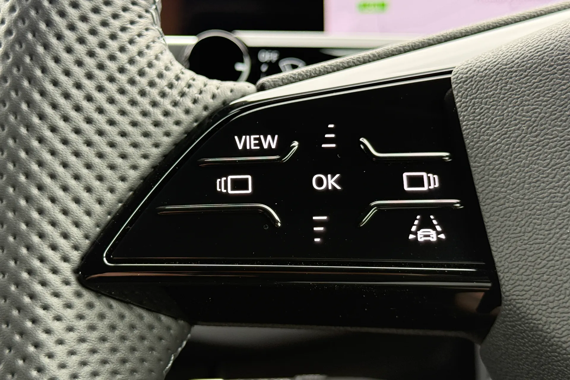 Audi Q3 thumbnail image number 25