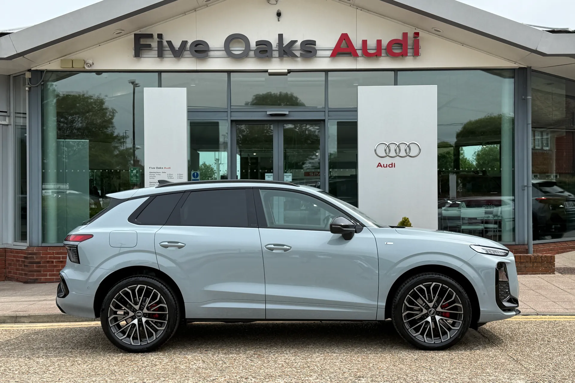 Audi Q3 thumbnail image number 2