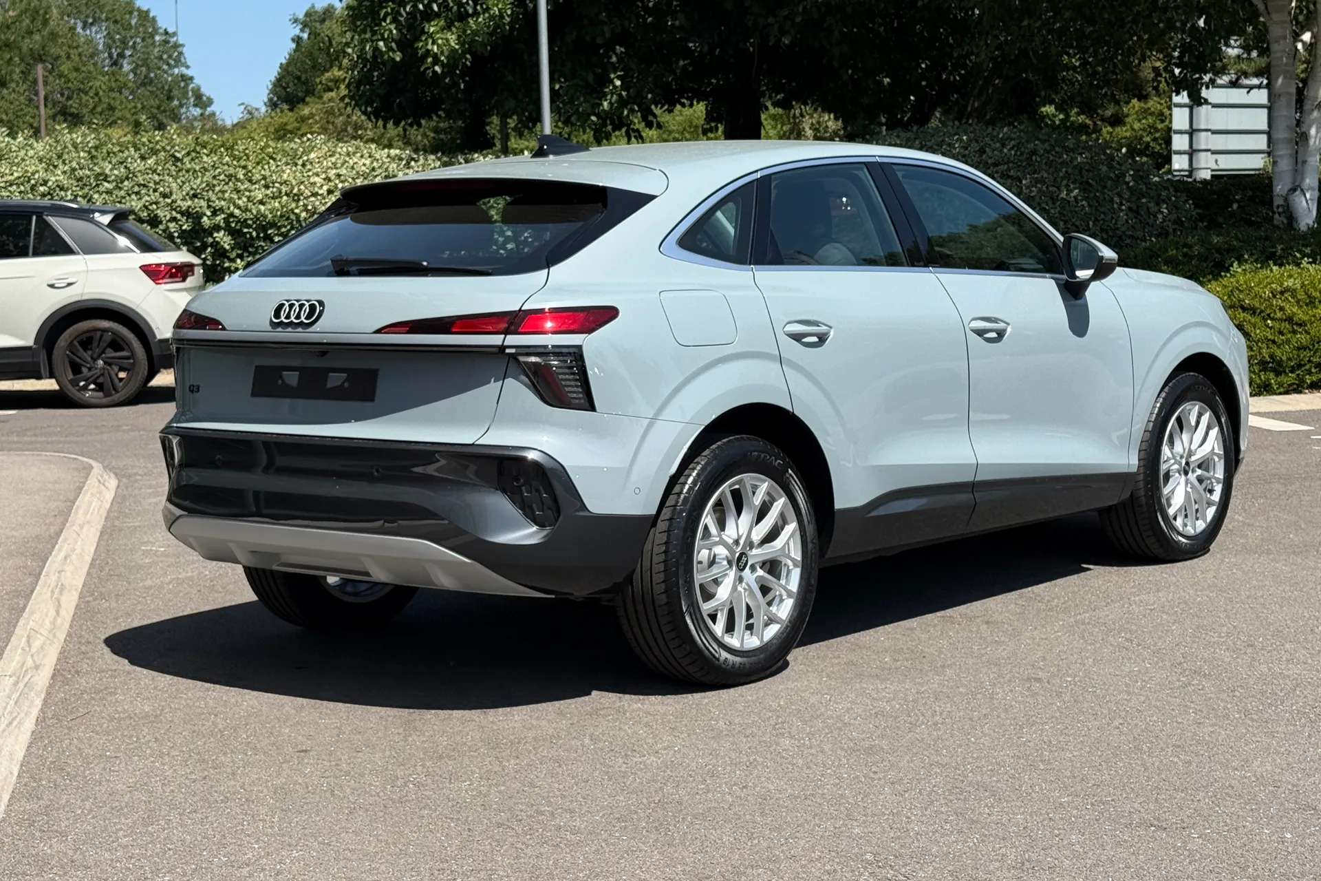 Audi Q3 thumbnail image number 30