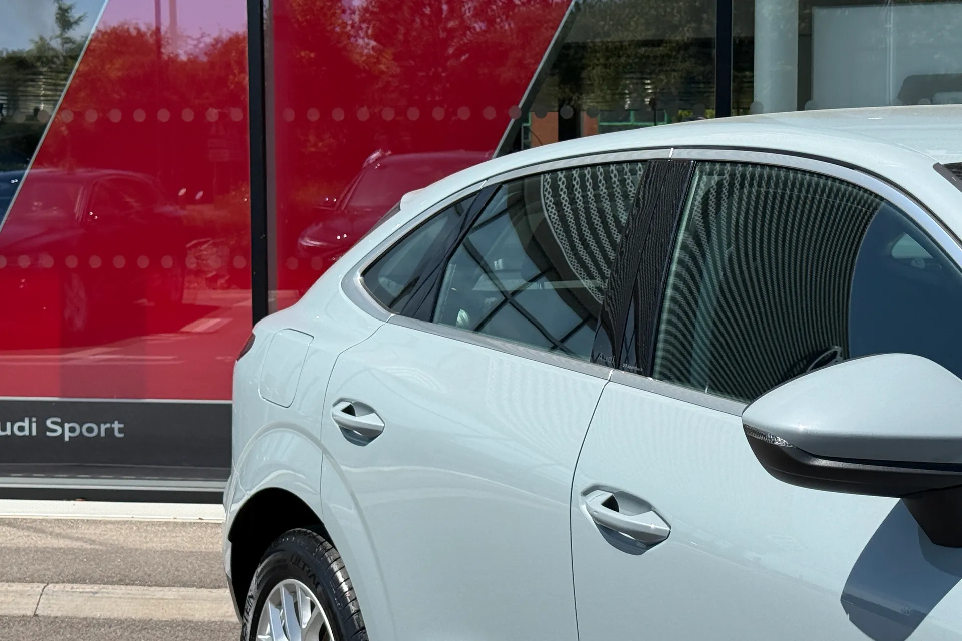 Audi Q3 thumbnail image number 11