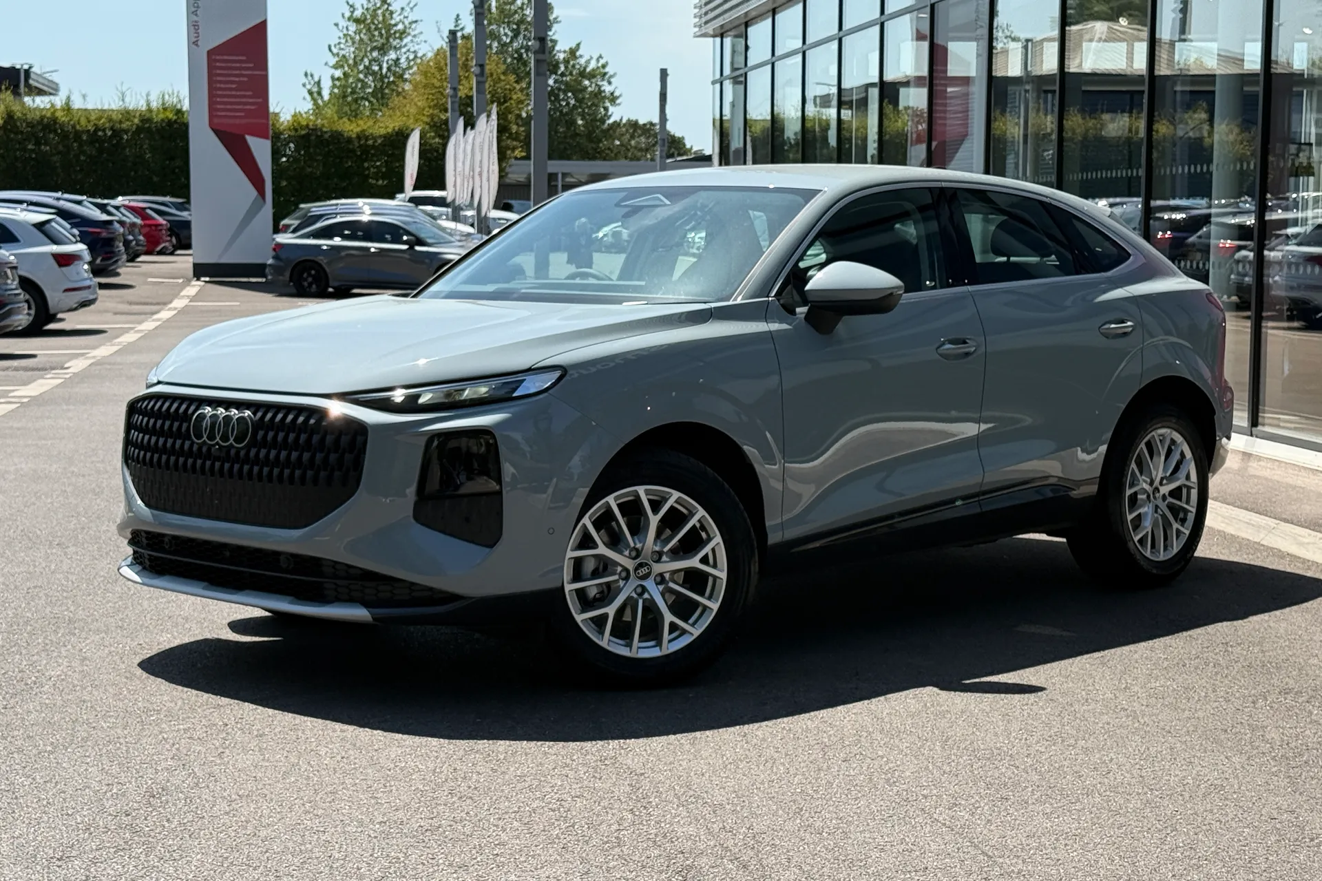 Audi Q3 thumbnail image number 6