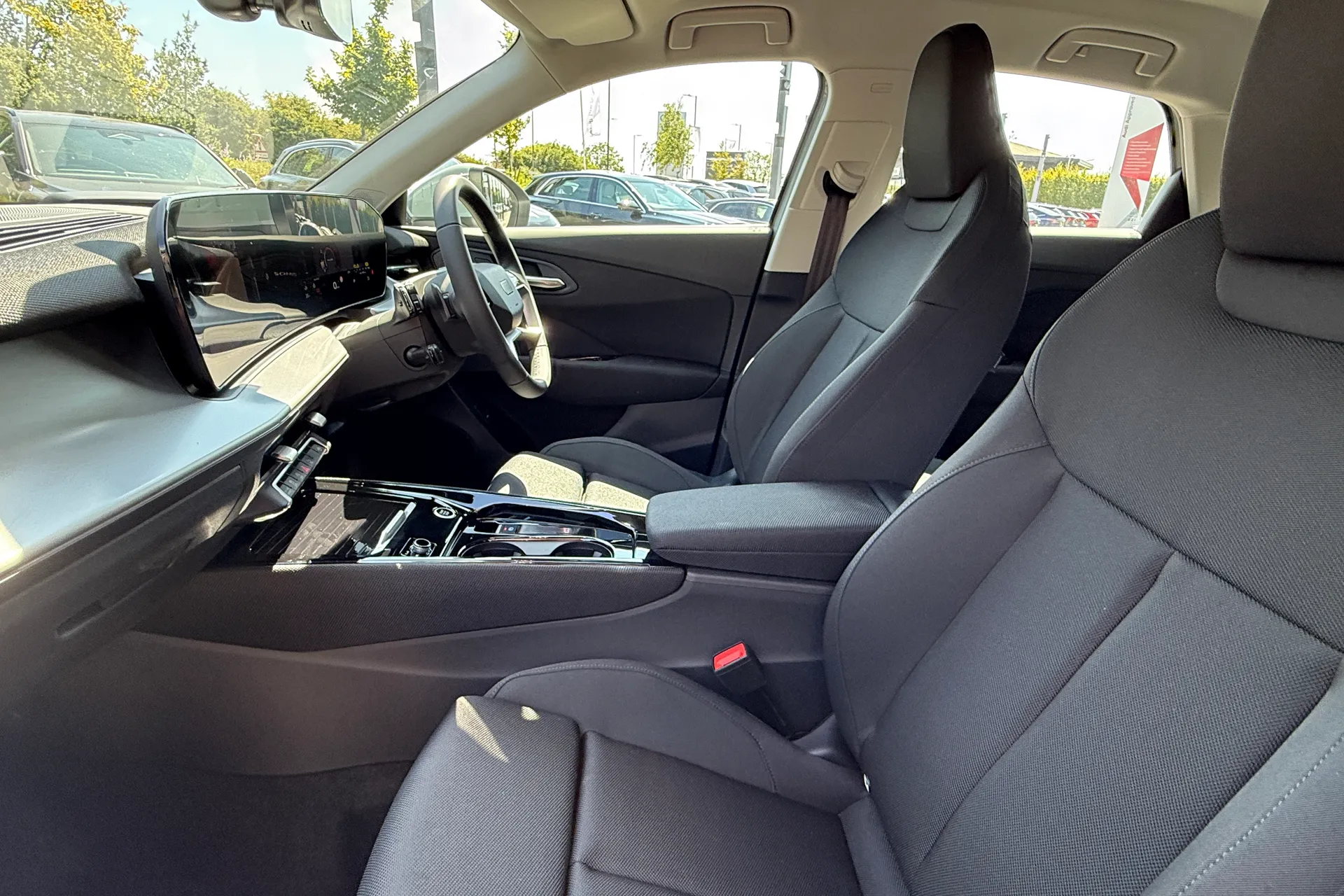 Audi Q3 thumbnail image number 35