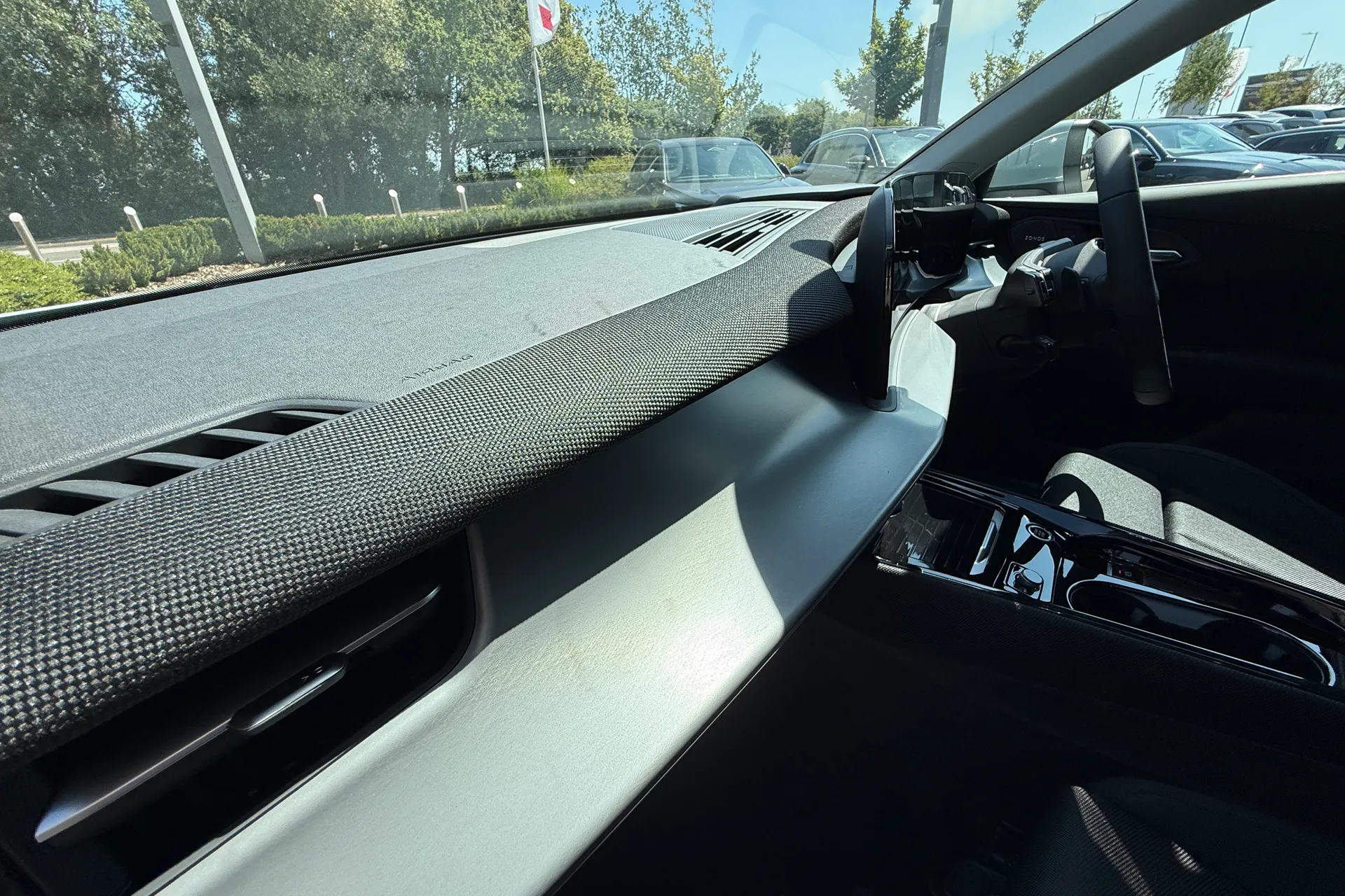 Audi Q3 thumbnail image number 42