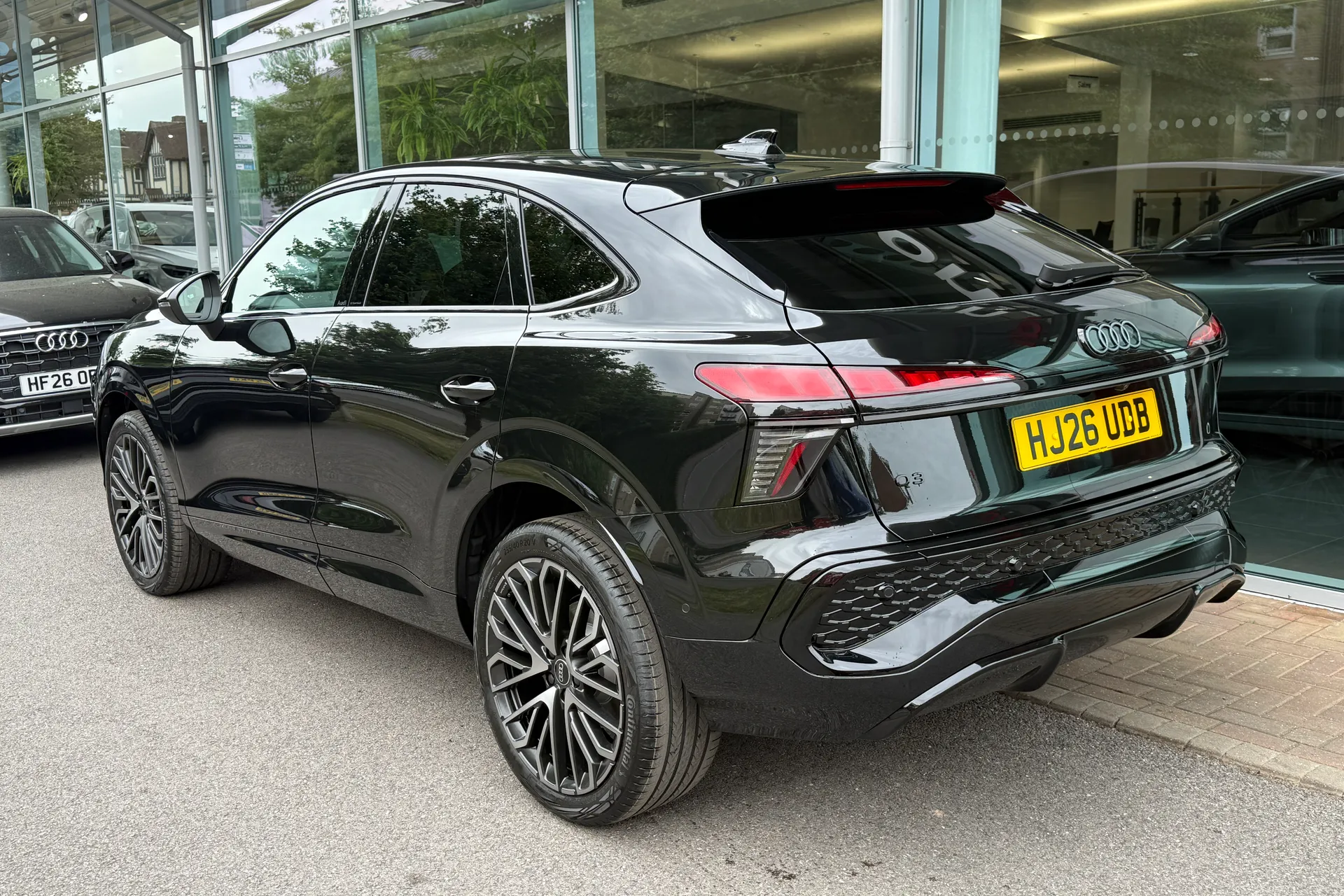 Audi Q3 thumbnail image number 11