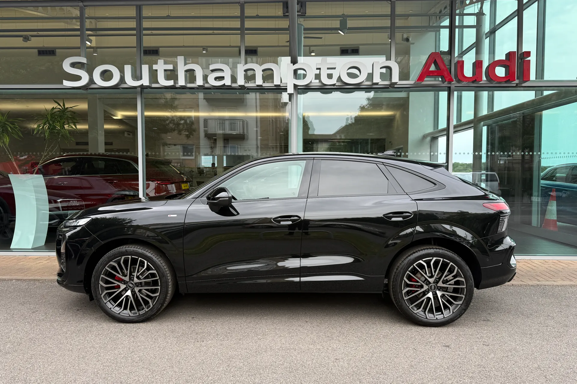 Audi Q3 thumbnail image number 47