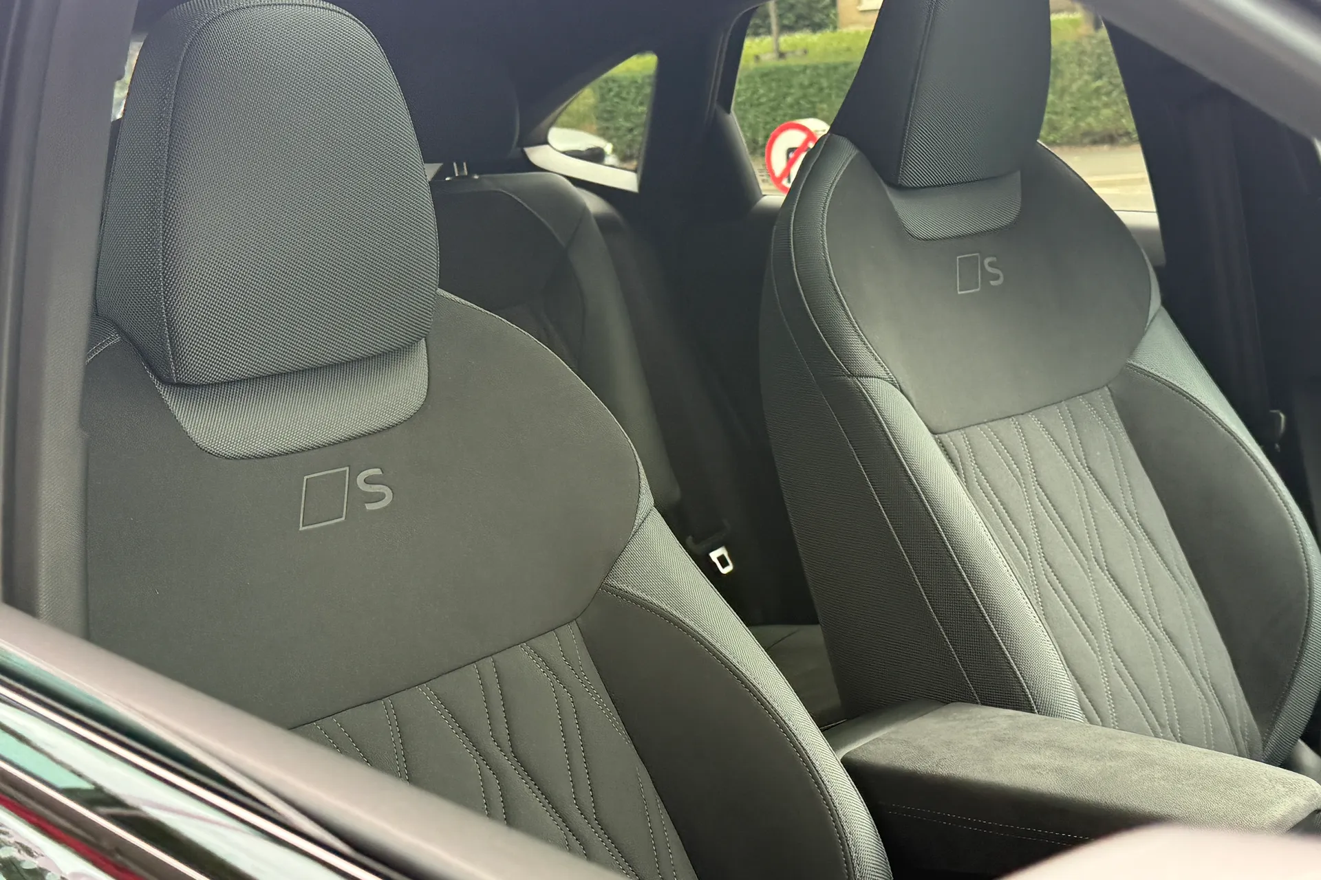 Audi Q3 thumbnail image number 30