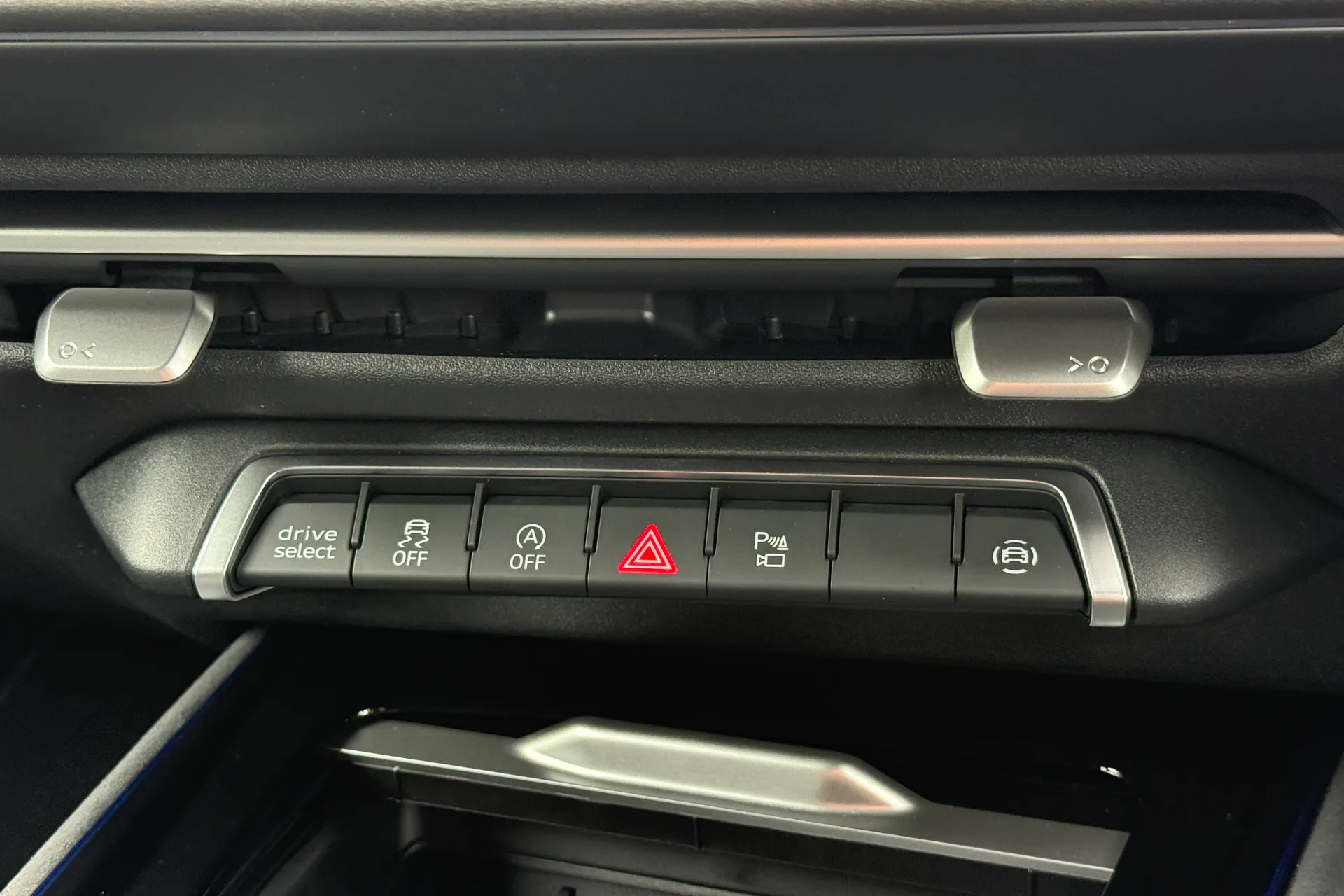 Audi Q3 thumbnail image number 20