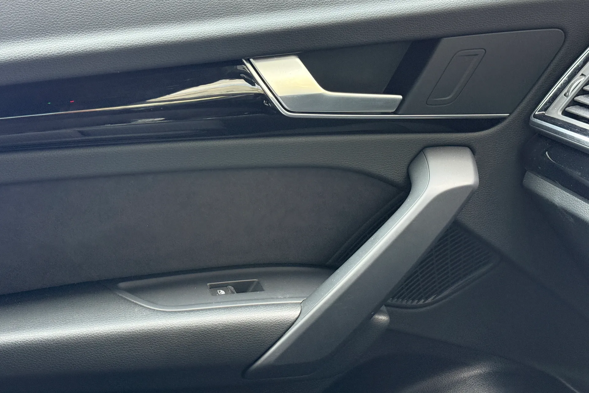 Audi Q5 thumbnail image number 35