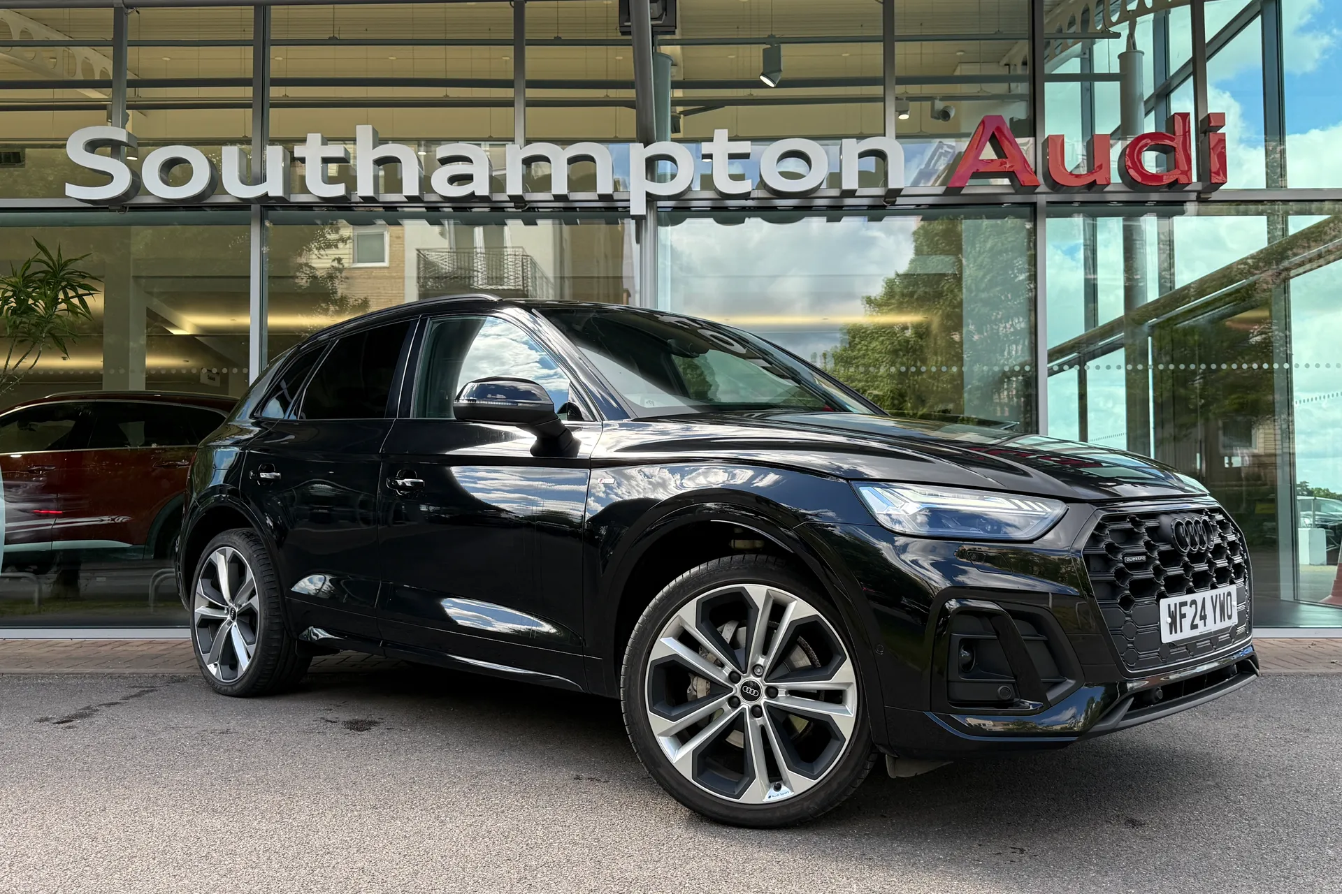 Audi Q5 focused image