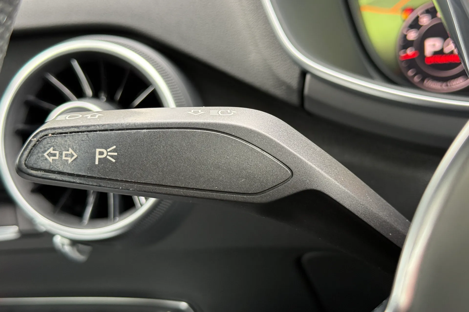 Audi TT thumbnail image number 9