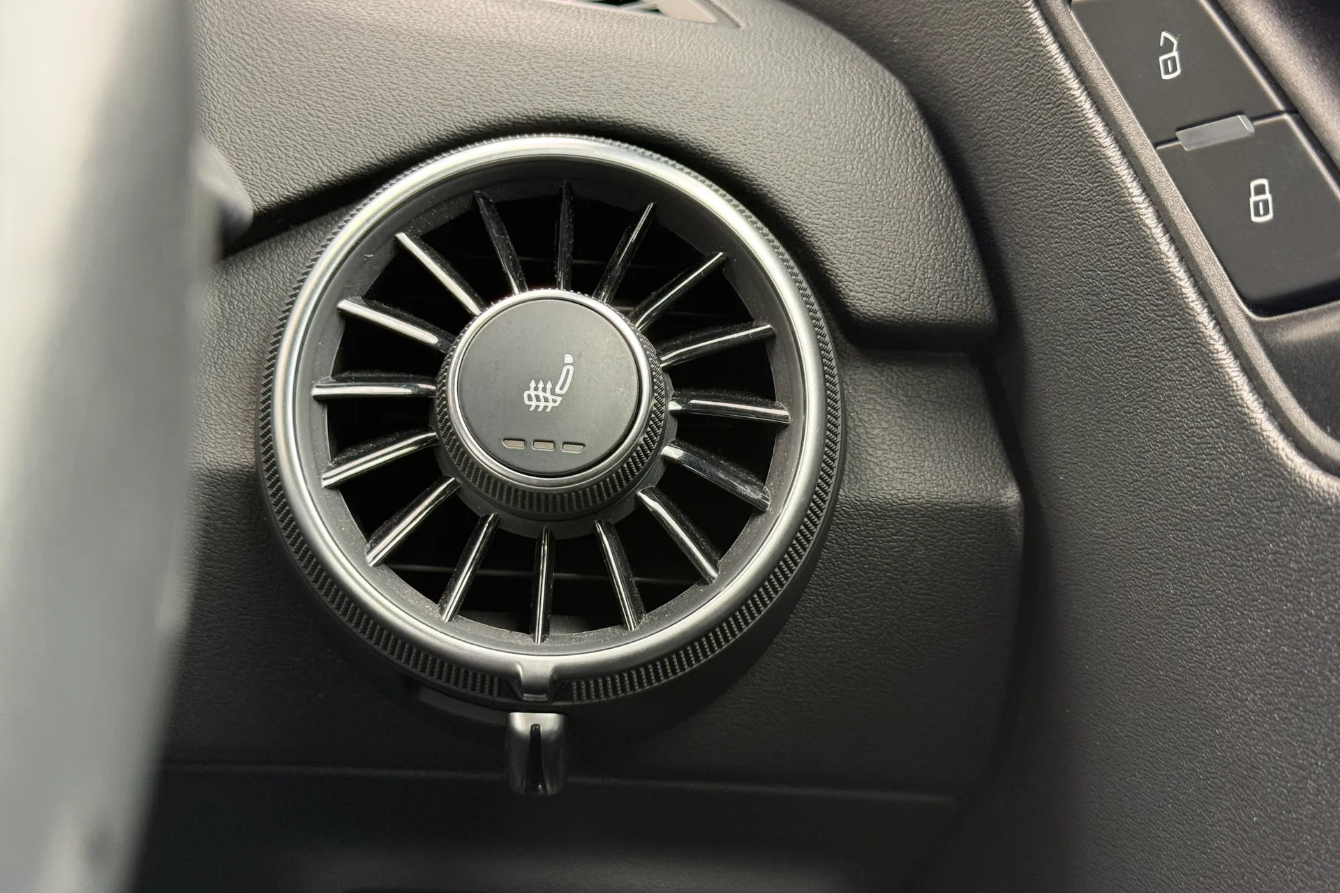 Audi TT thumbnail image number 8