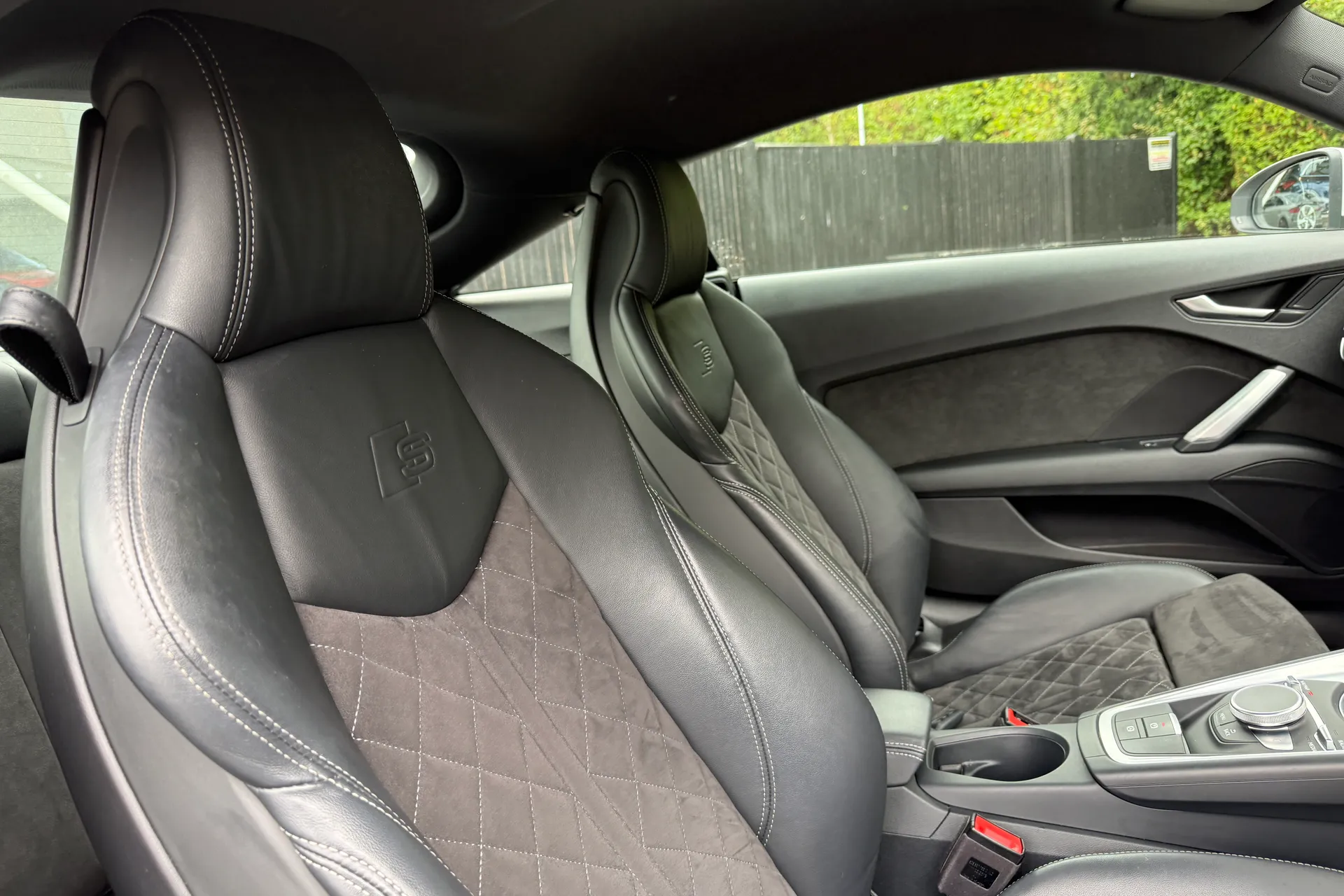 Audi TT thumbnail image number 23