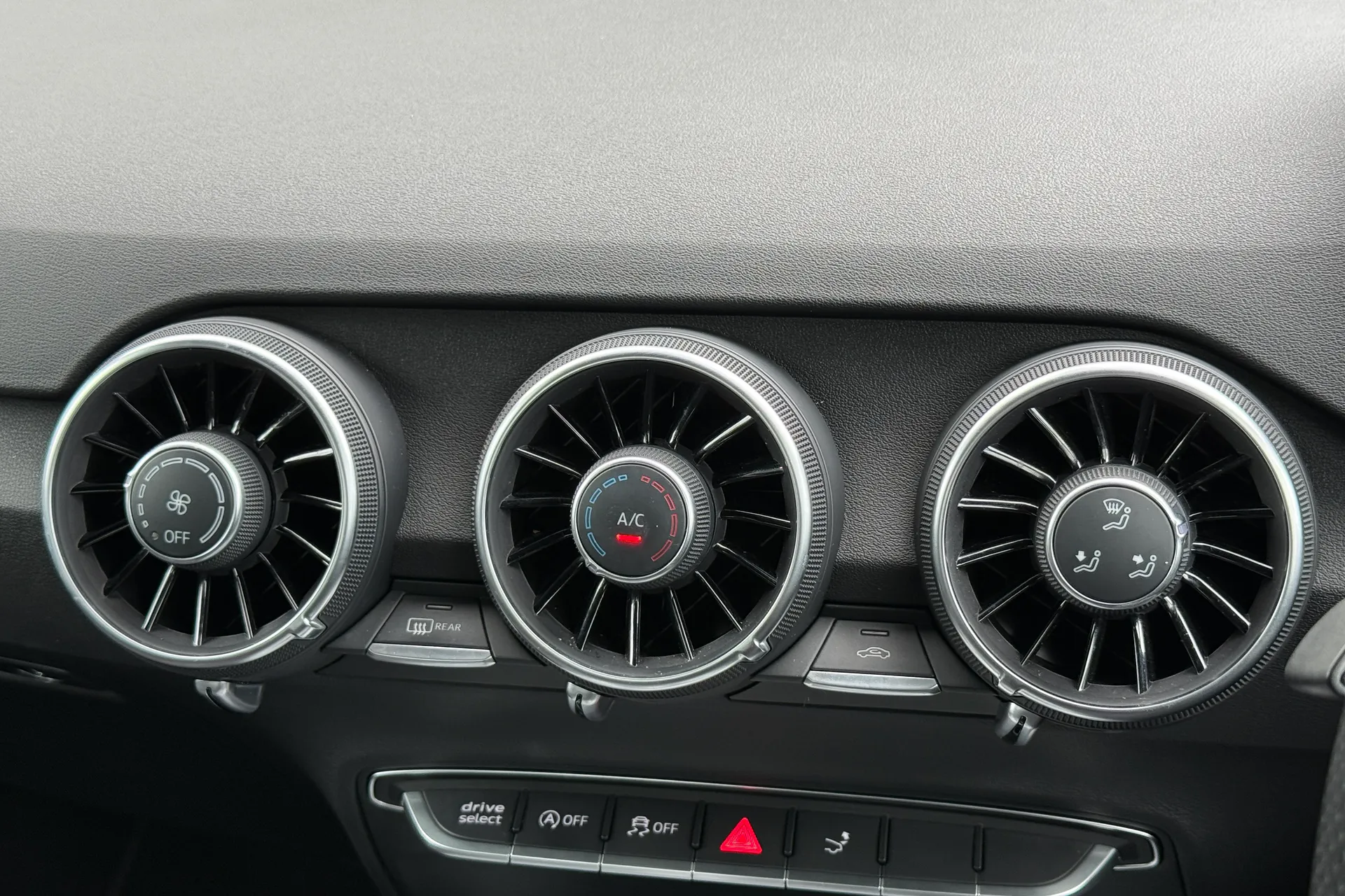 Audi TT thumbnail image number 14