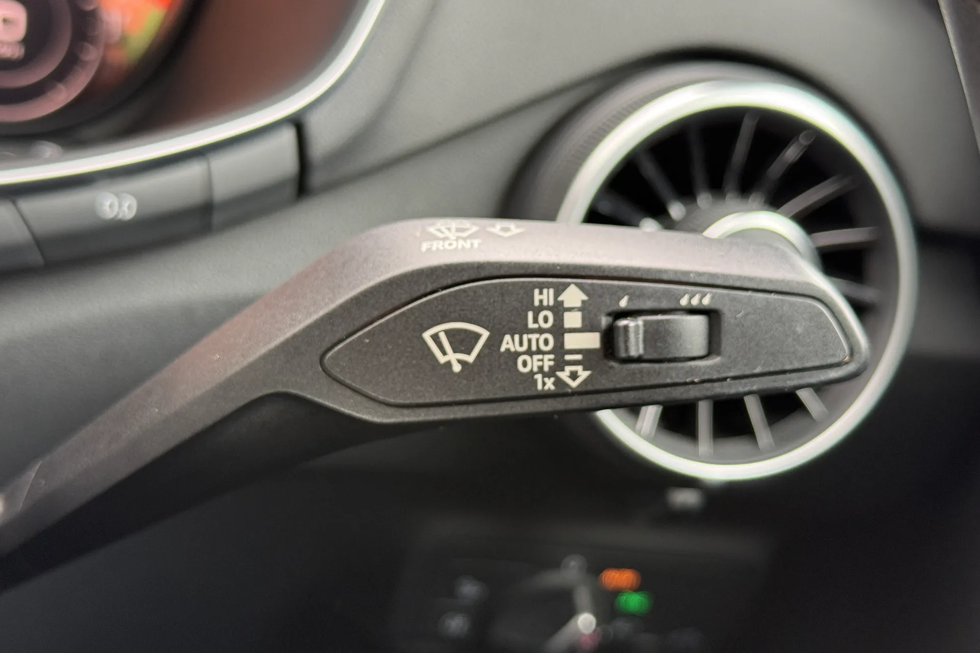 Audi TT thumbnail image number 11