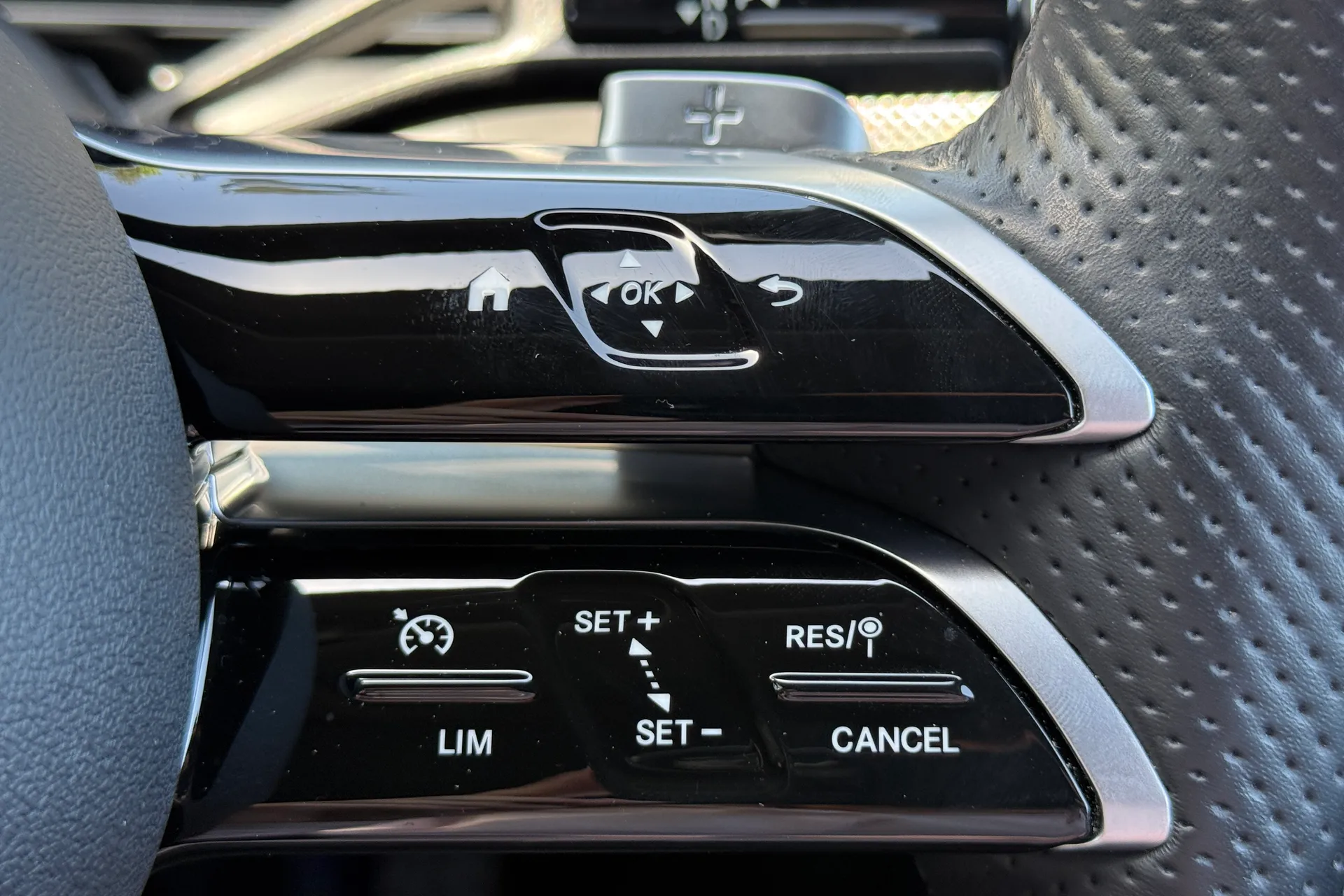 MERCEDES-BENZ GLC thumbnail image number 18