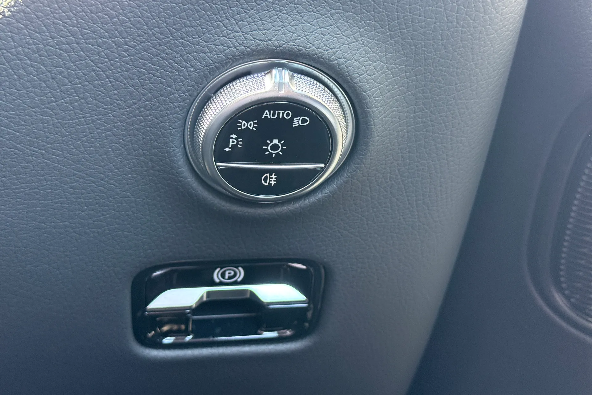 MERCEDES-BENZ GLC thumbnail image number 19