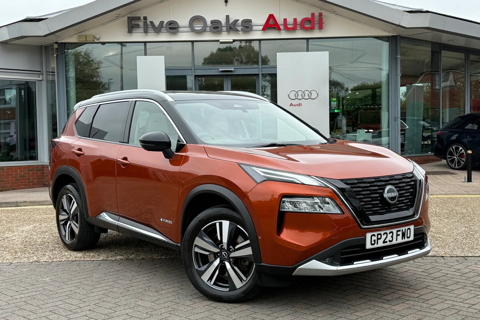 NISSAN X-TRAIL focused image