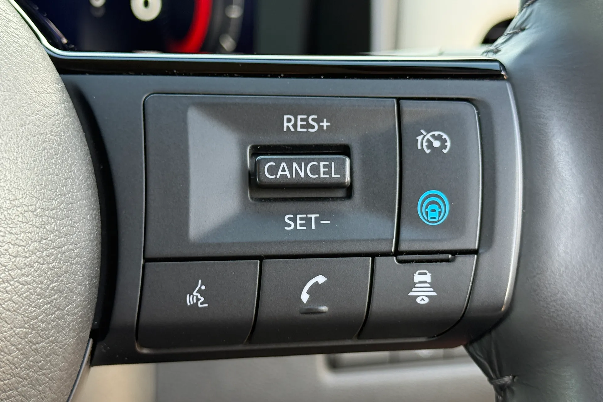 NISSAN X-TRAIL thumbnail image number 23