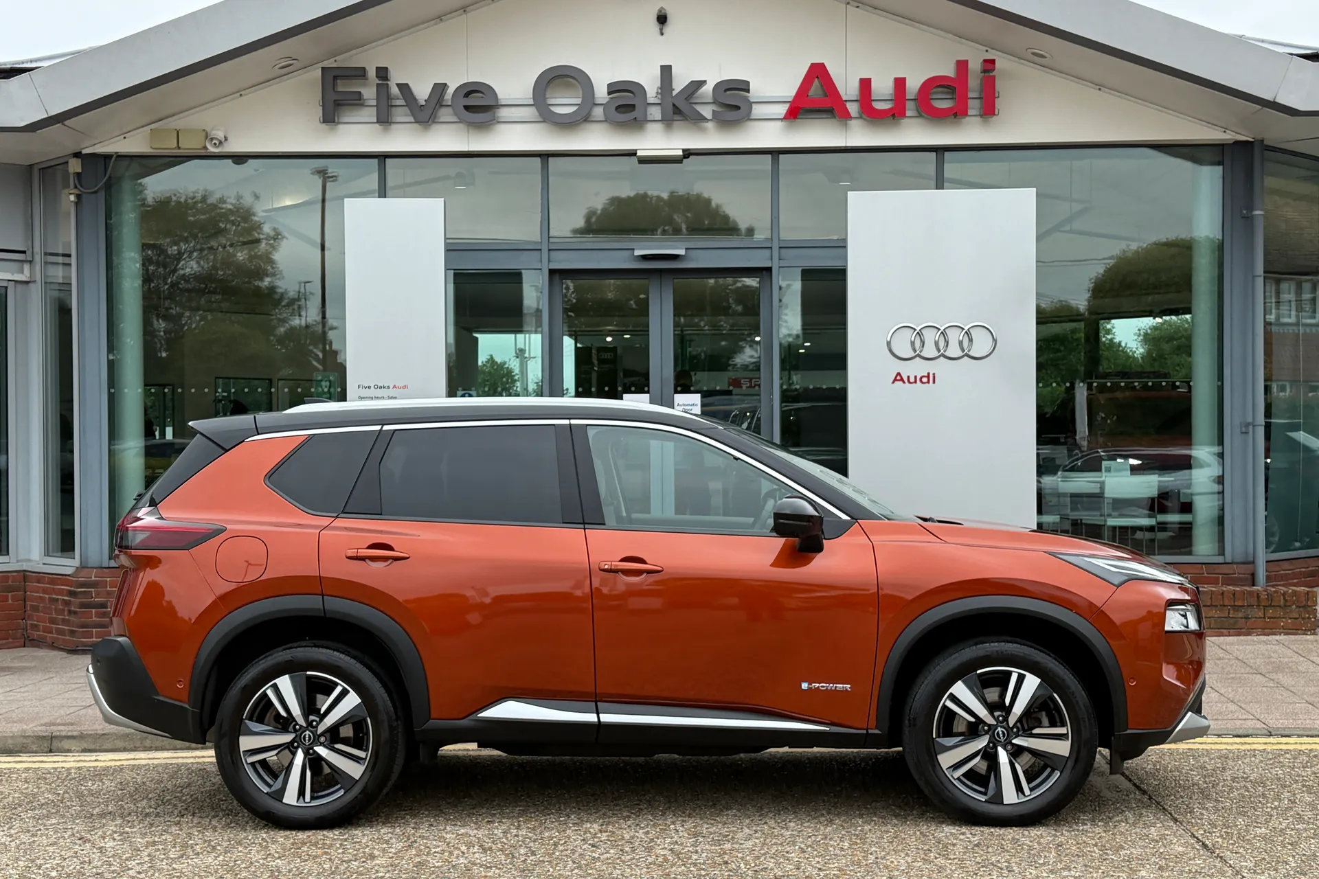 NISSAN X-TRAIL thumbnail image number 2