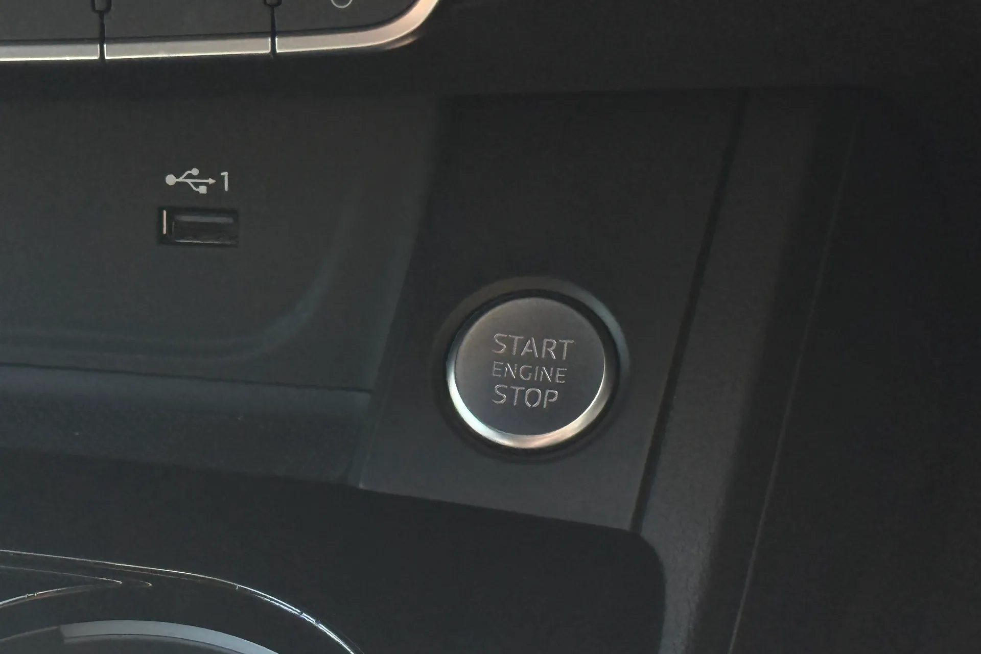 Audi A4 thumbnail image number 25