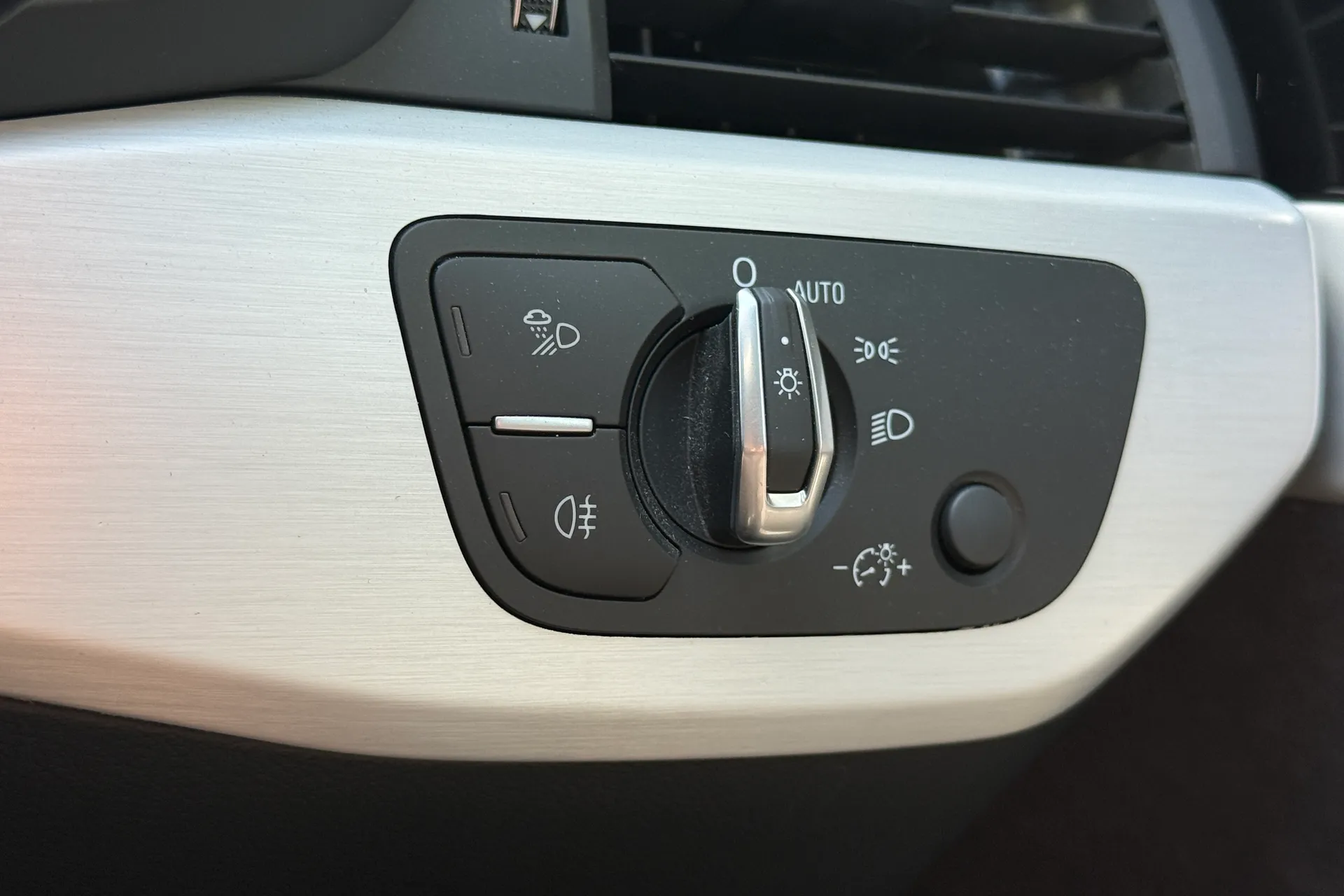 Audi A4 thumbnail image number 21